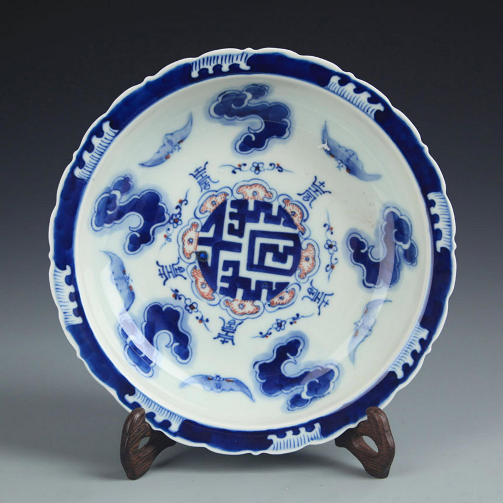 A FINE BLUE AND WHITE "BAT" PORCELAIN PLATE: Qing Dynasty, High: 2.0 inch; Diameter: 8.75 inch