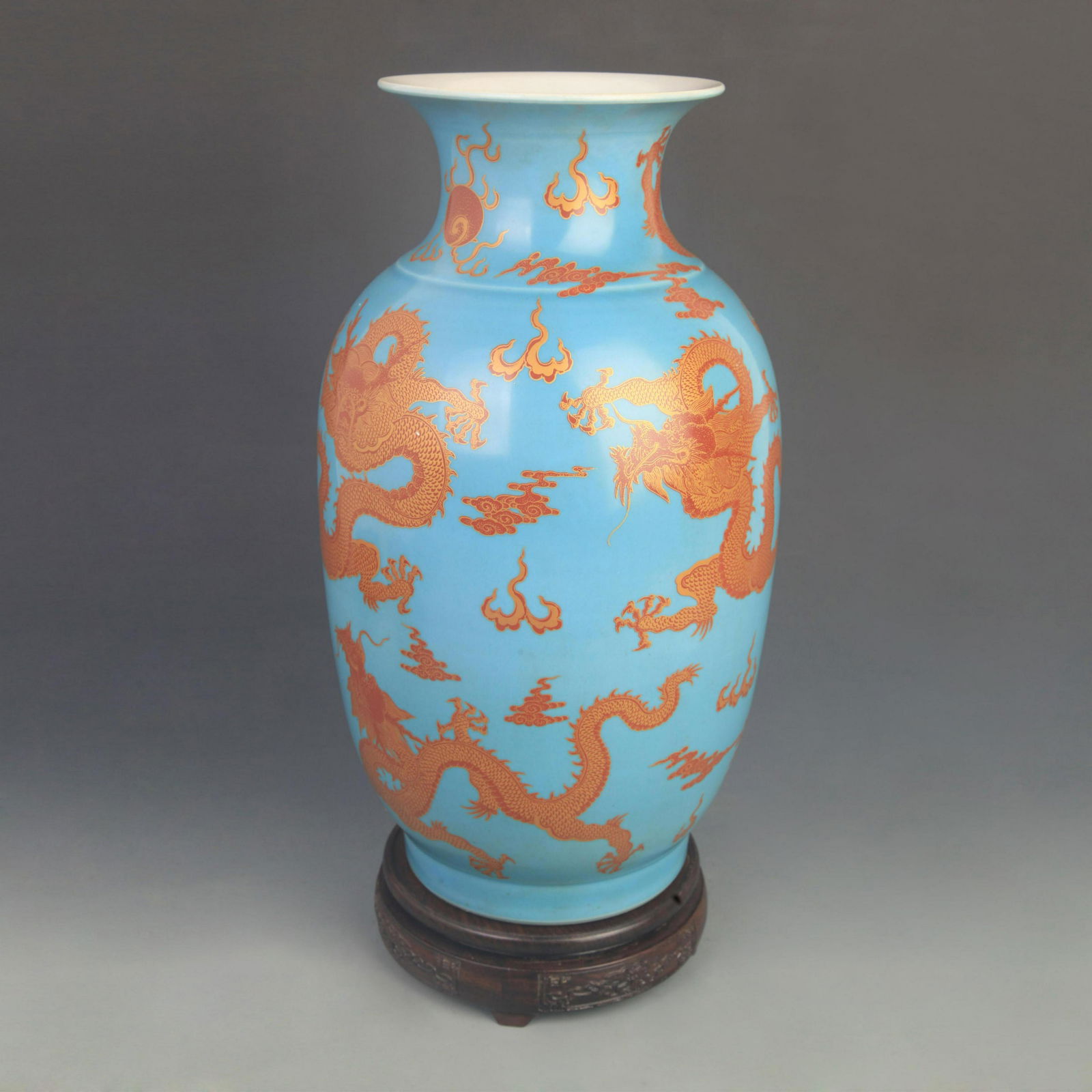 FAMILLE ROSE BLUE GROUND DRAGON PATTERN VASE (1 of 5)