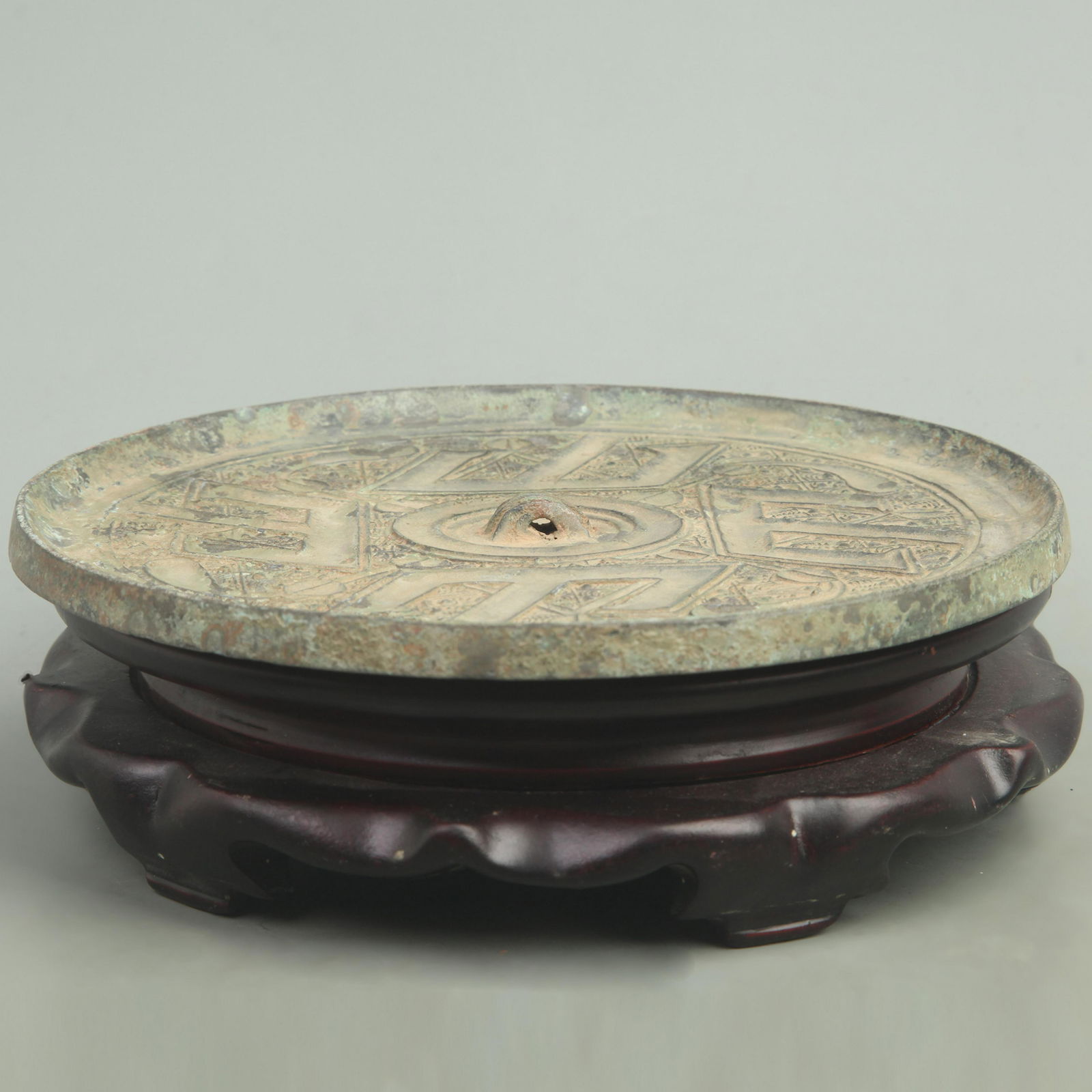 A FINE WARRIOR STAGE PERIOD BRONZE MIRROR (1 of 4)