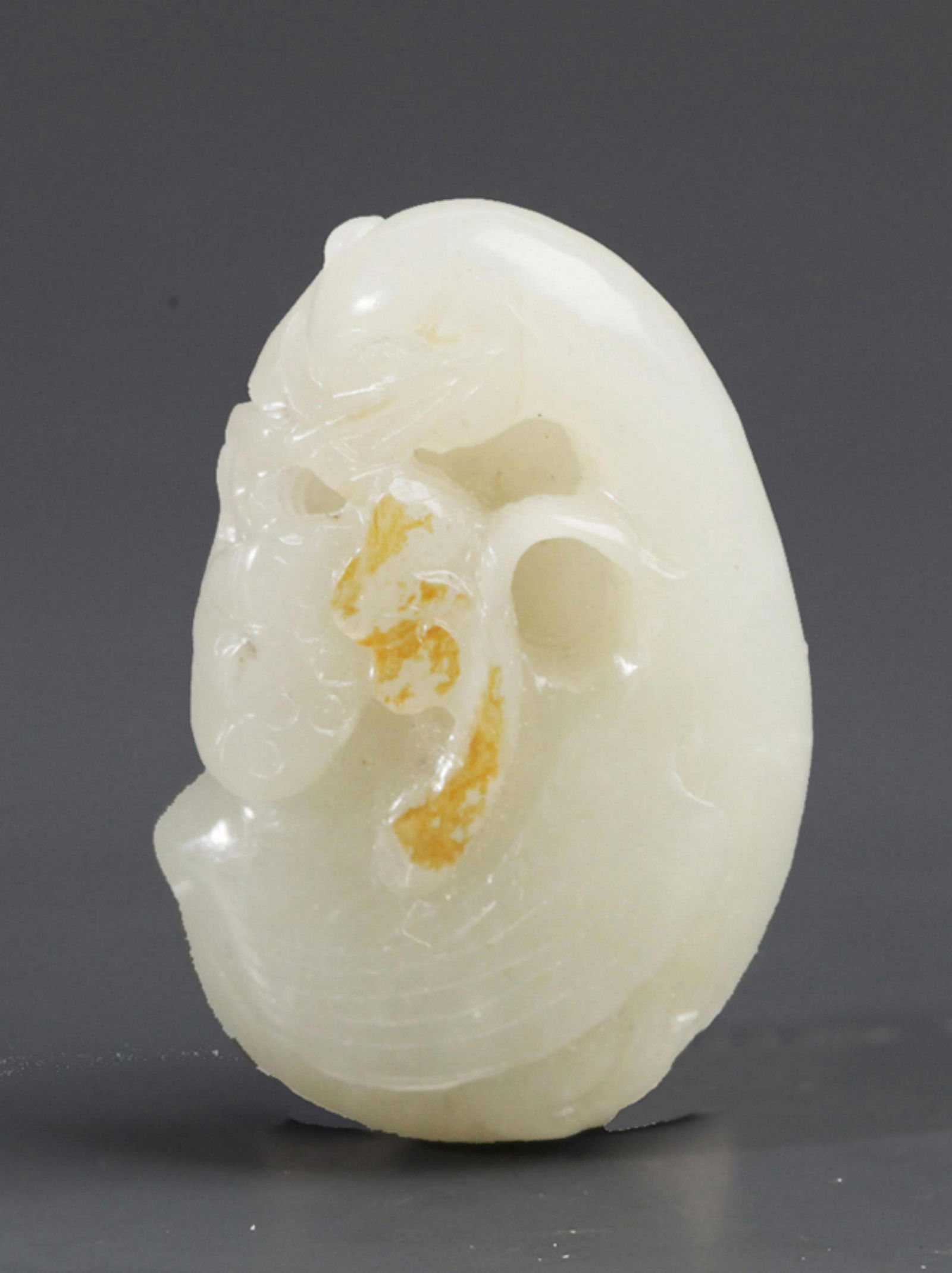 A FINE GOOSE FIGURE PALE CELADON JADE PENDANT (1 of 4)