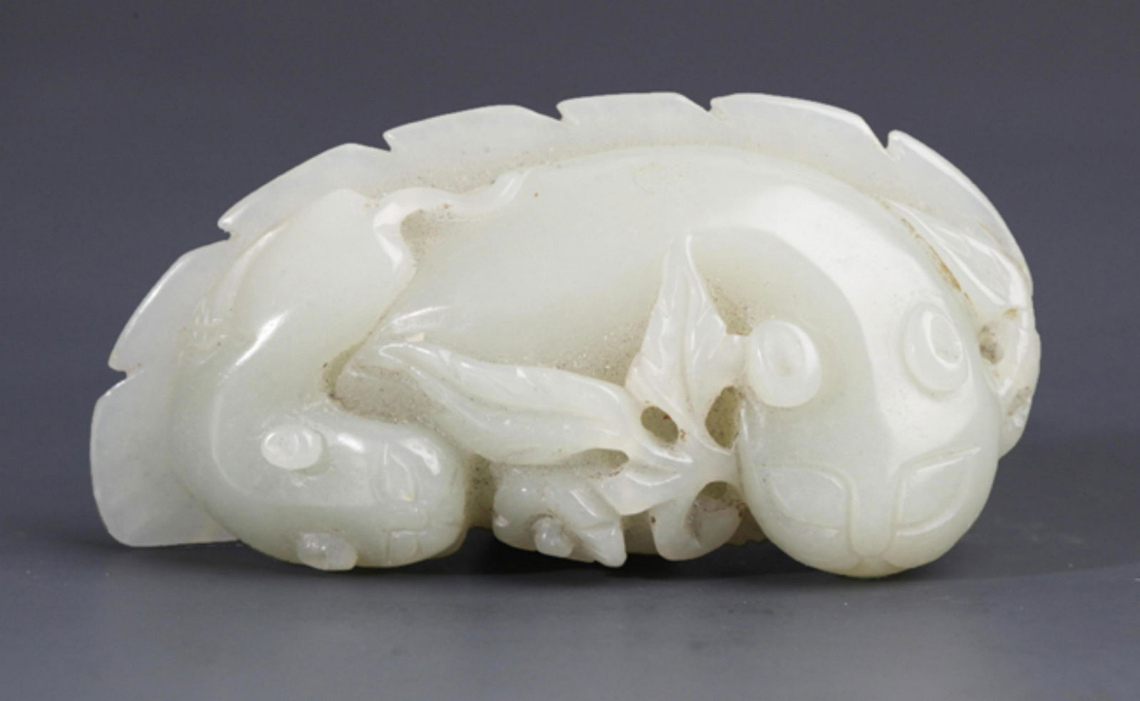 A FINE RUI SHOU PATTERN PALE CELADON JADE PENDANT (1 of 4)