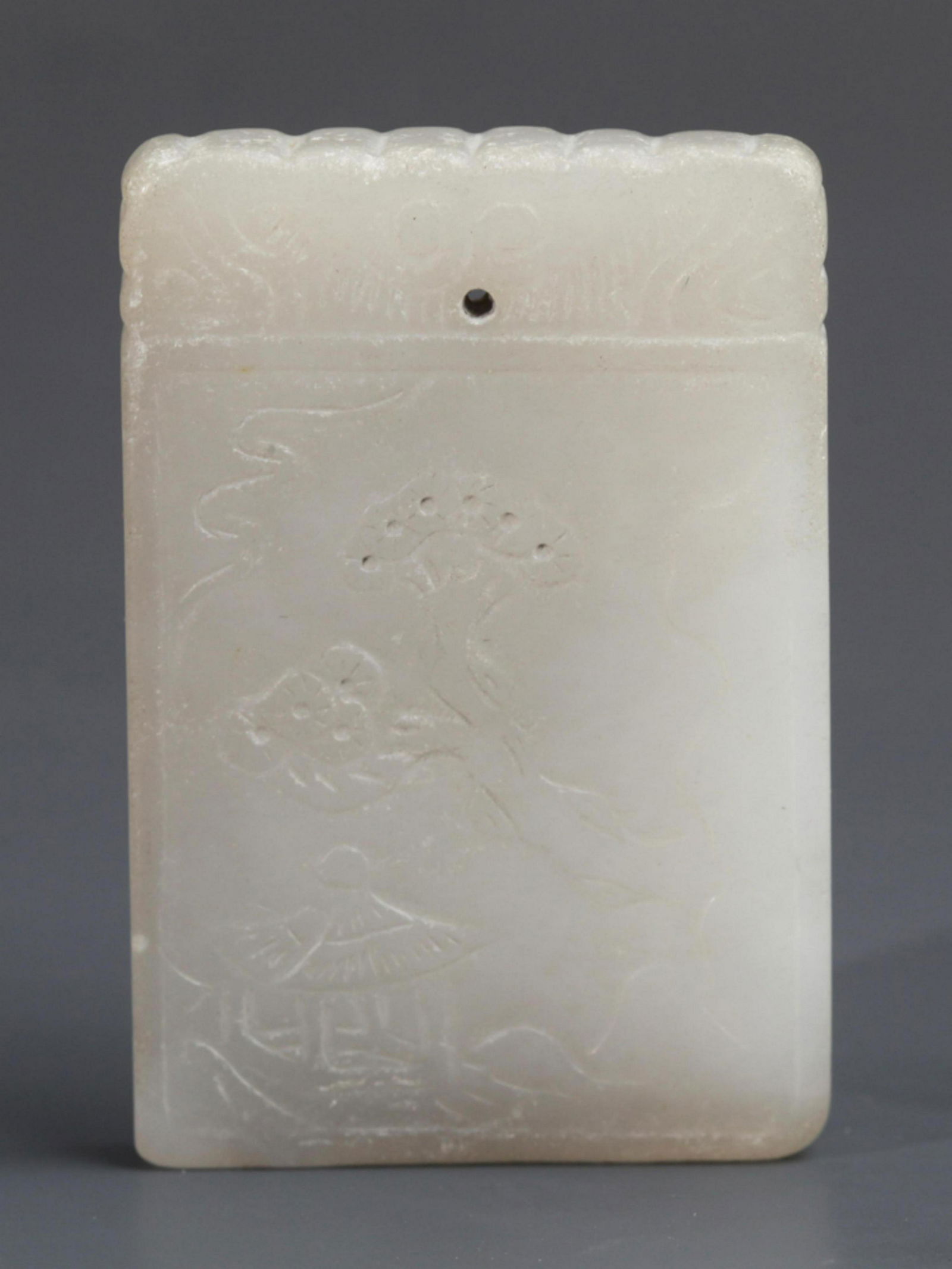 A FINE PALE CELADON JADE PENDANT (1 of 4)