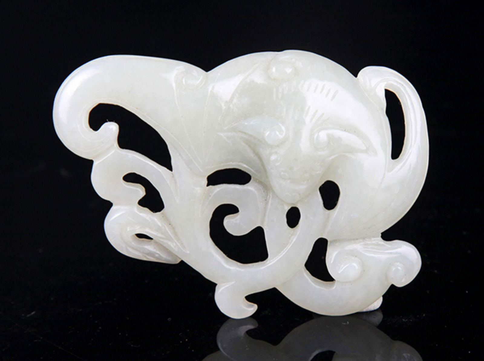 A VERY DETAIL CARVED PALE CELADON JADE BELT HOOKS: Qing Dynasty, High: 1.98 inch; Width: 2.6 inch