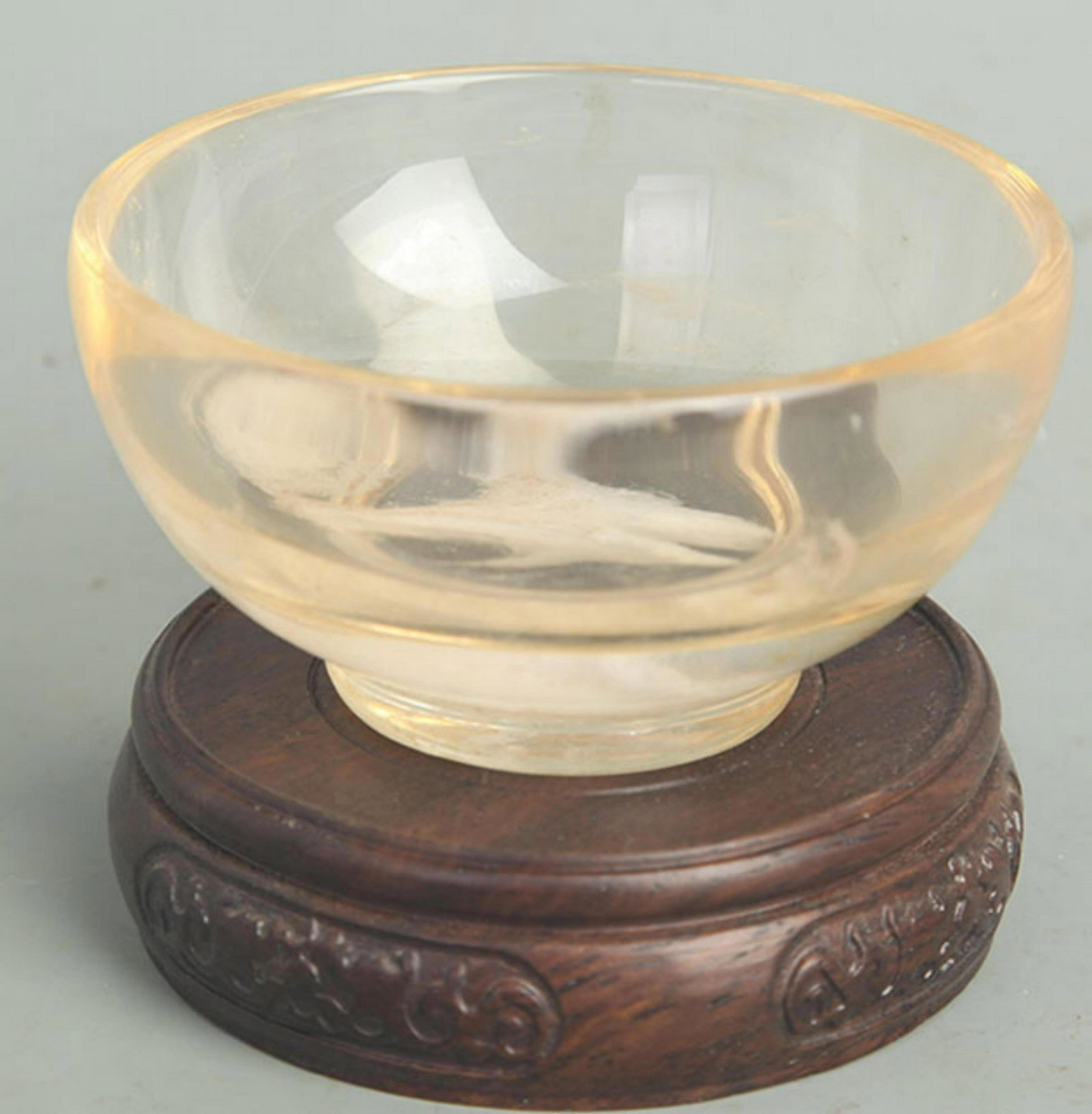 A FINELY MADE CRYSTAL MADE BOW: Han Dynasty Style; High: 2.00 inch; Width: 4.00 inch