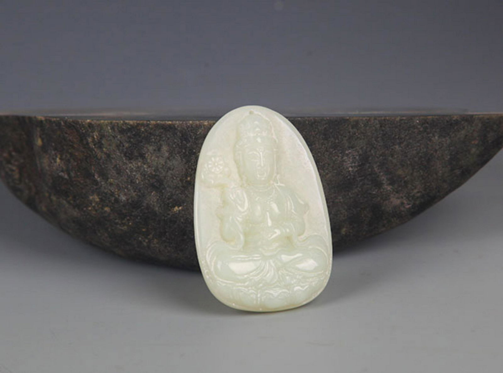 A FINELY CARVED HETIAN PALE CELADON JADE PENDANT PENDANT: Modern, High:2.0 inch; Width:1.5 inch