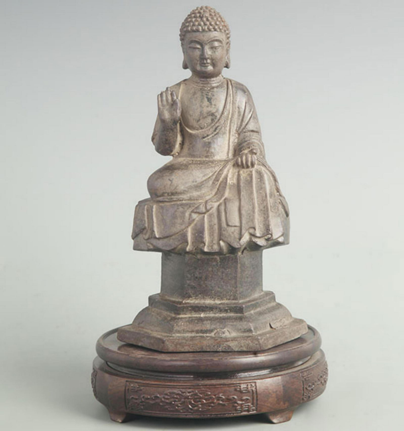 A FINE BRONZE GAUTAMA BUDDHA STATUE (1 of 5)