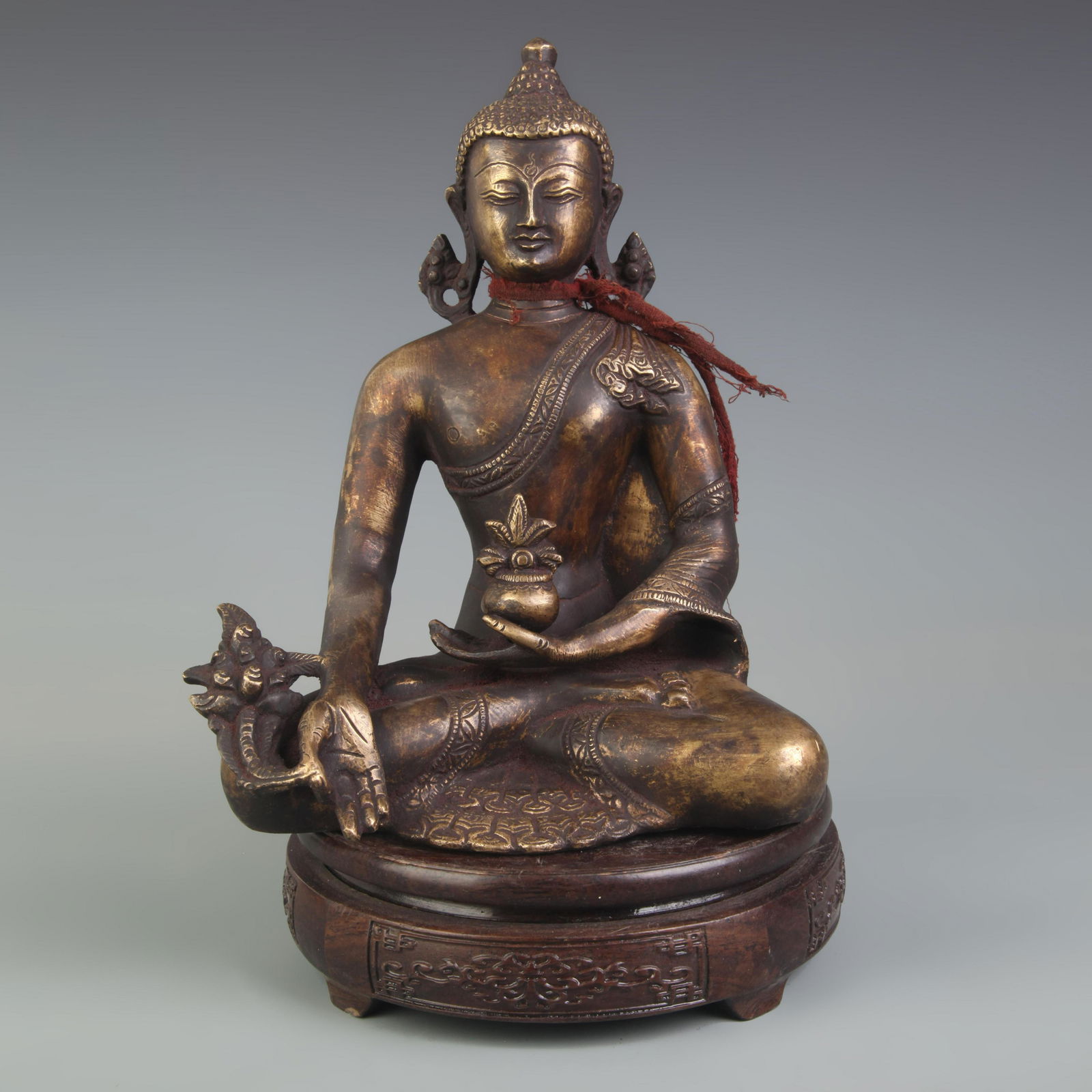 A FINE BRONZE BHAISAJYAGURU BUDDHA STATUE (1 of 5)