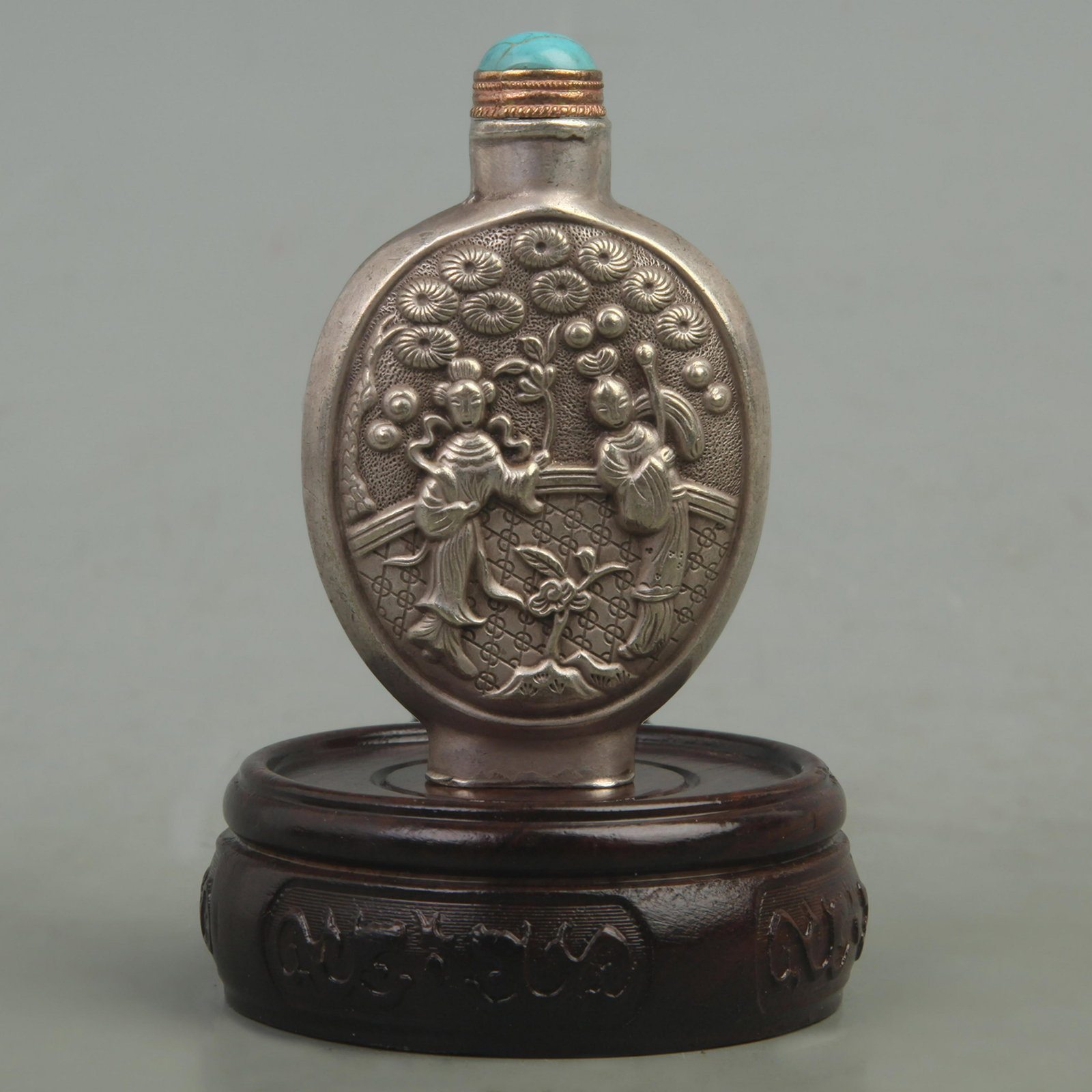 A FINE WHITE BRONZE CHARACTER PATTERN SNUFF BOTTLE (1 of 4)