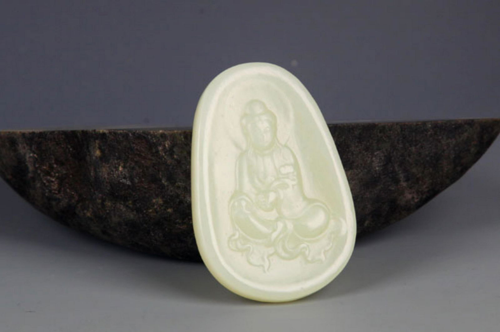A FINELY CARVED HETIAN PALE CELADON JADE PENDANT PENDANT: Modern, High: 3.0 inch; Width: 1.5 inch