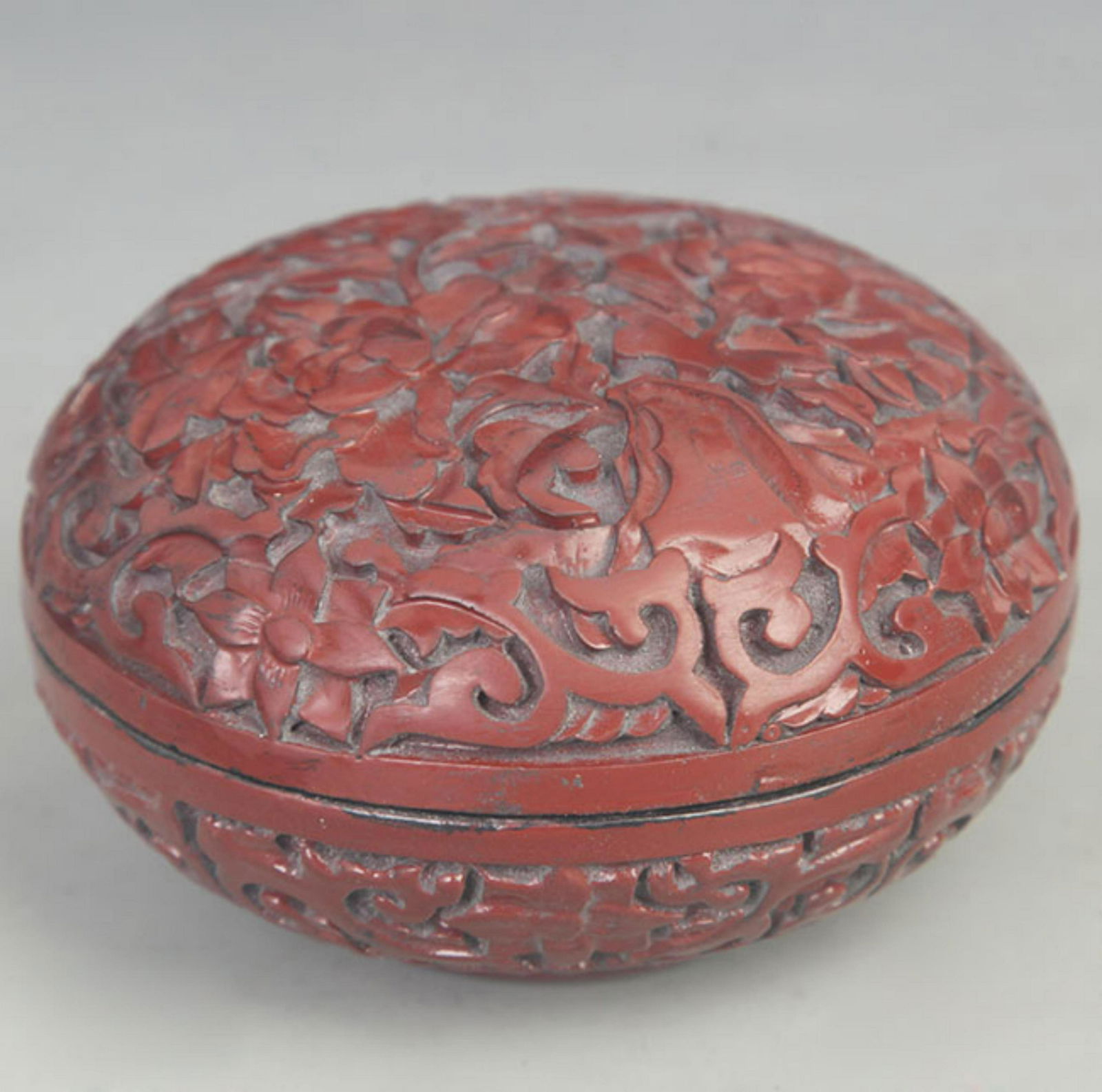A FINE RED CARVED LACQUER MADE FLOWER PATTERN BOX (1 of 4)