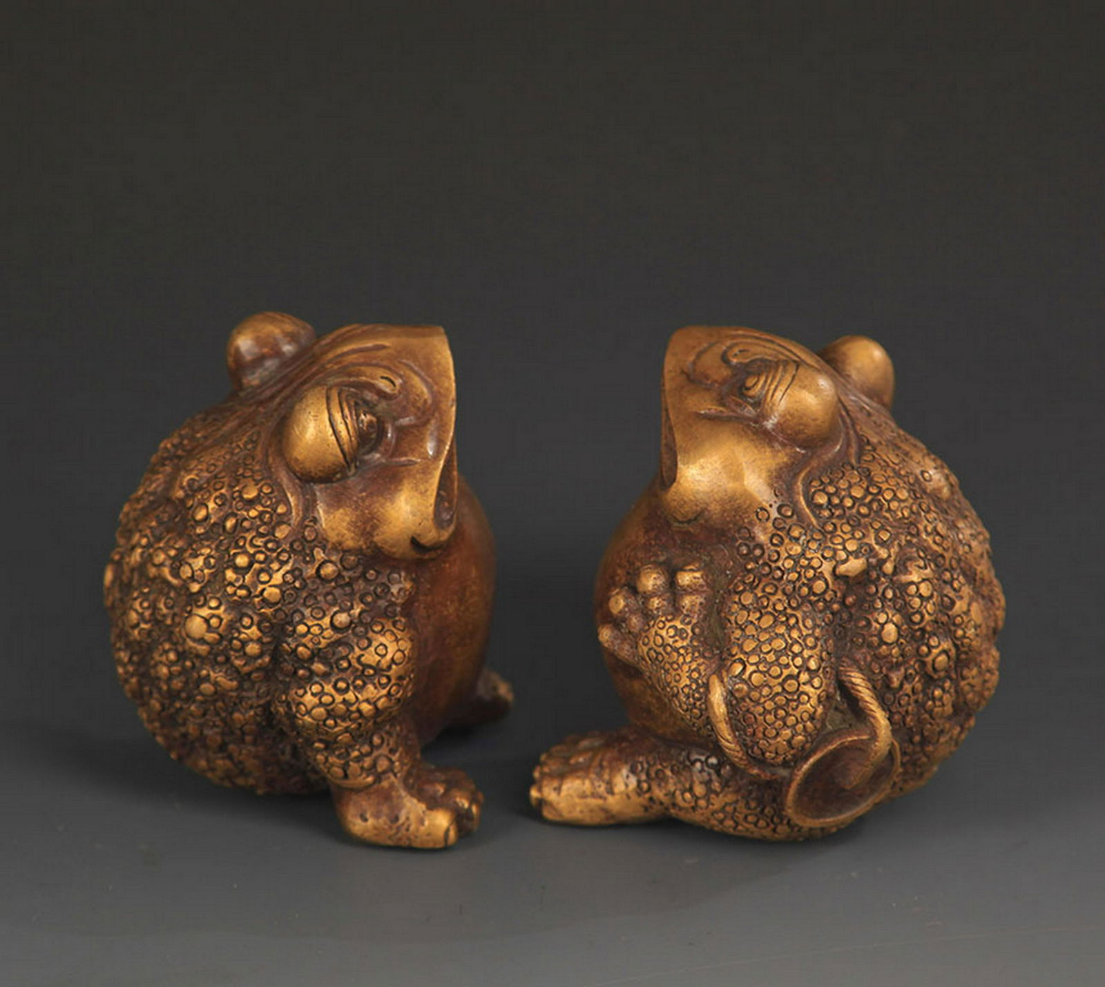 PAIR OF FINE BRONZE GOLD TOAD PAPER WEIGHT (1 of 4)