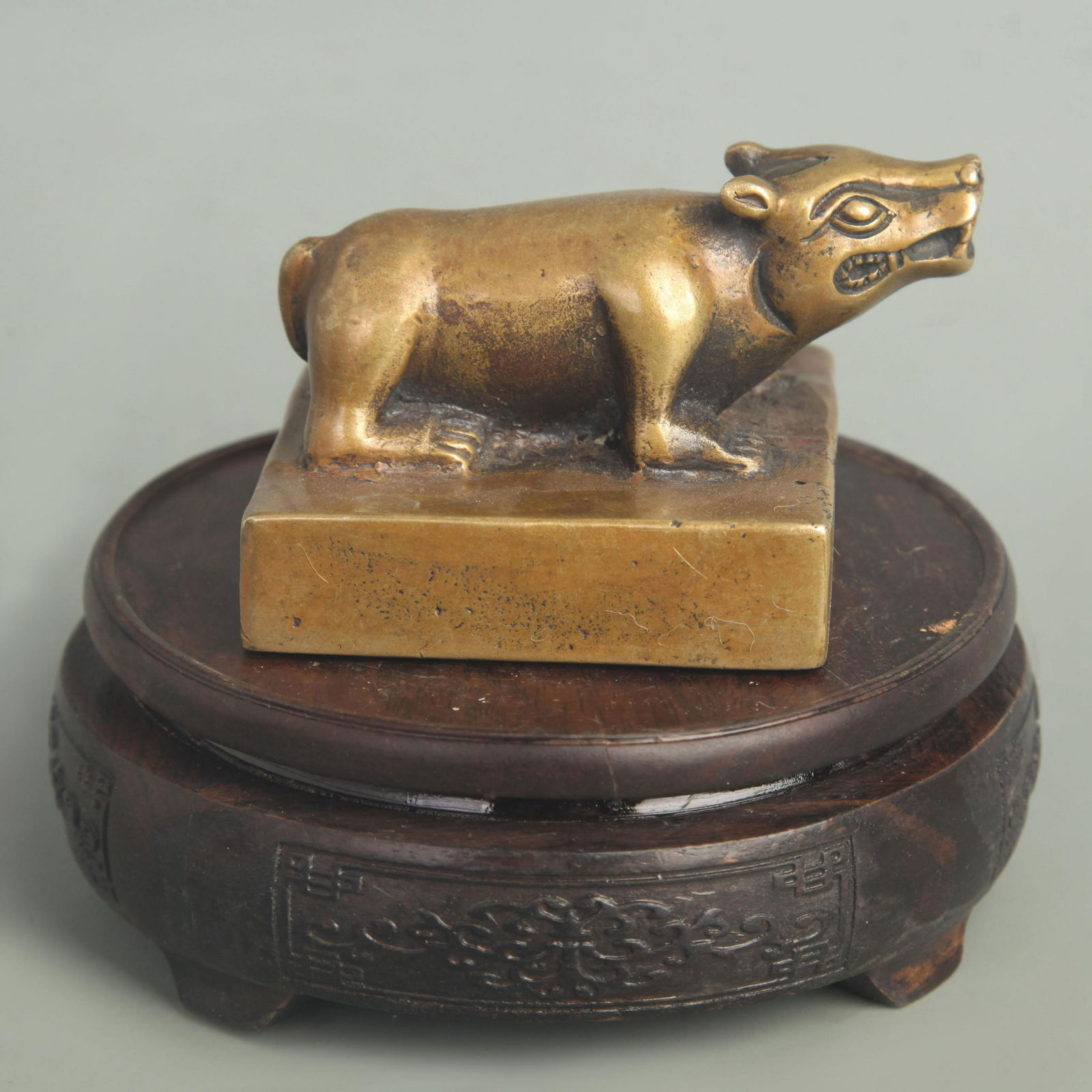 A FINE BRONZE ANIMAL FIGURE SEAL (1 of 4)