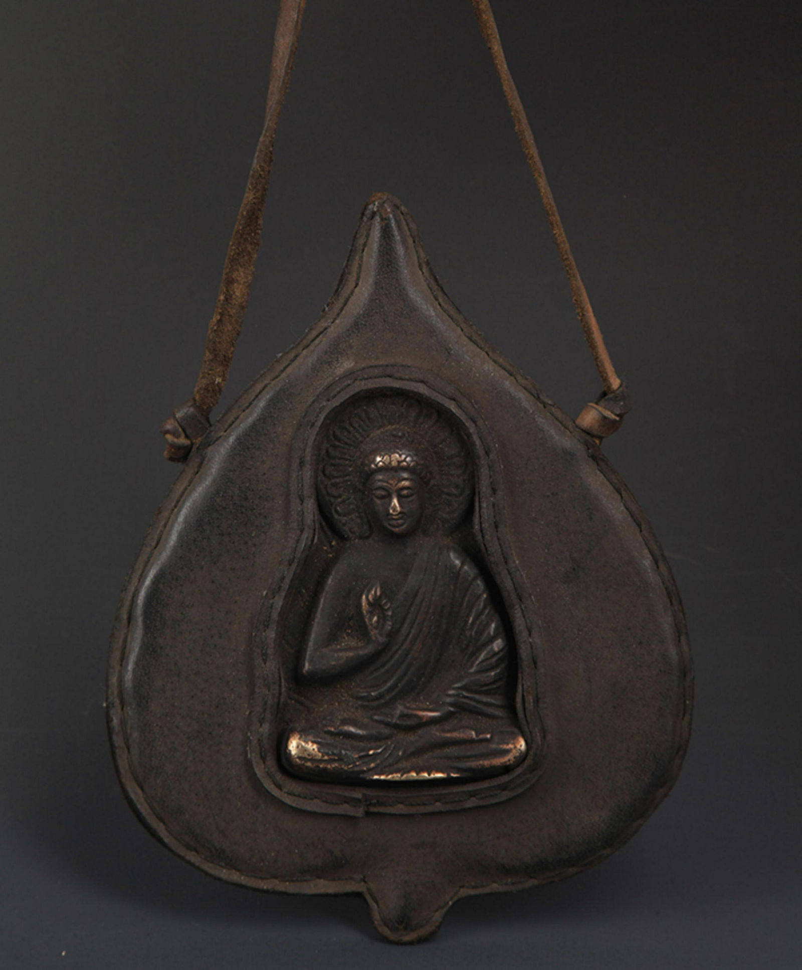 A FINE TIBETAN BUDDHISM PENDANT (1 of 4)