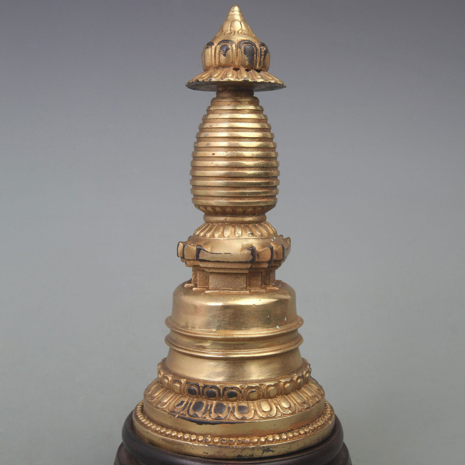 A FINE BRONZE STUPA (1 of 5)