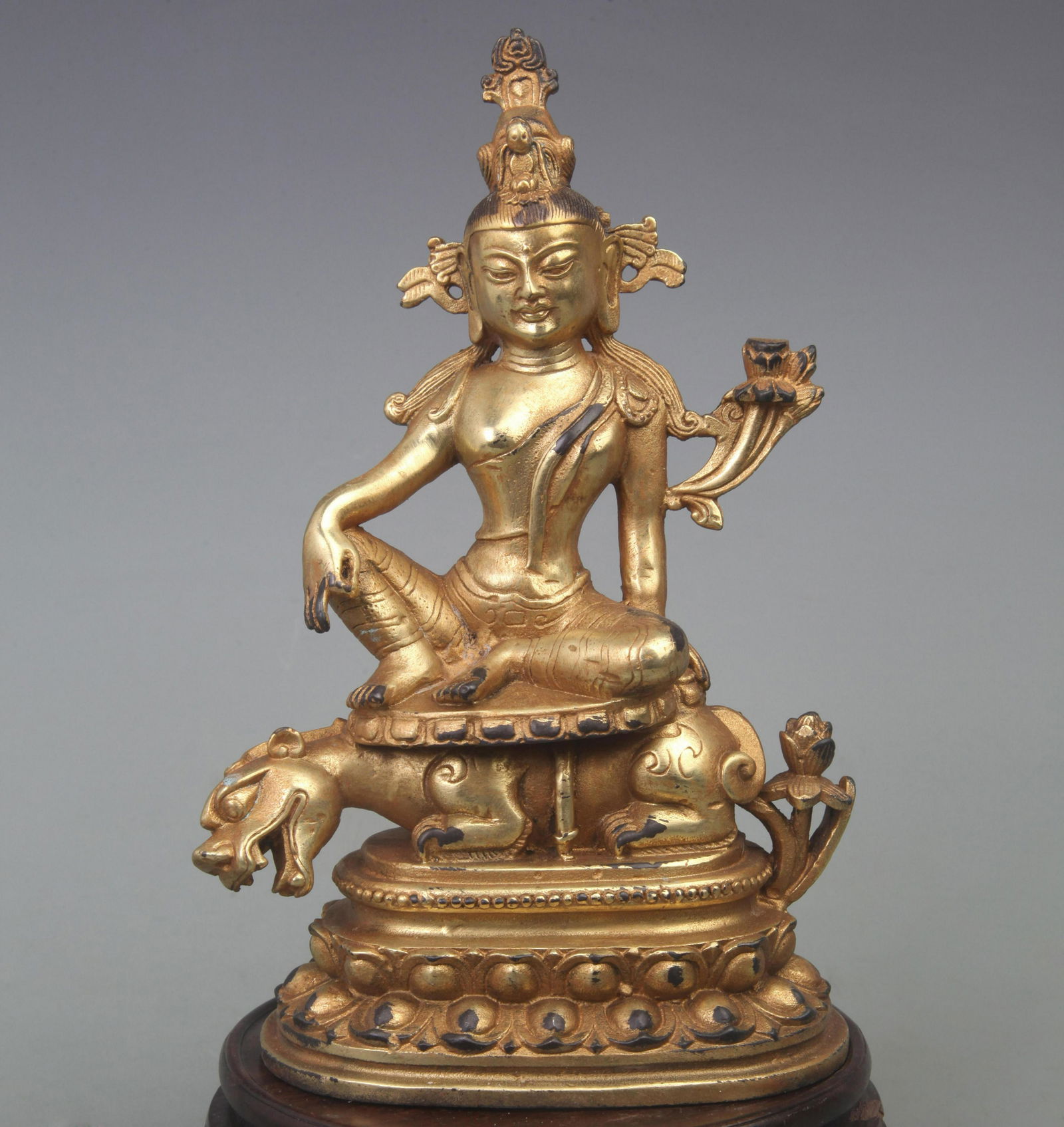 A FINE BRONZE MANJUSRI BUDDHA STATUE (1 of 5)