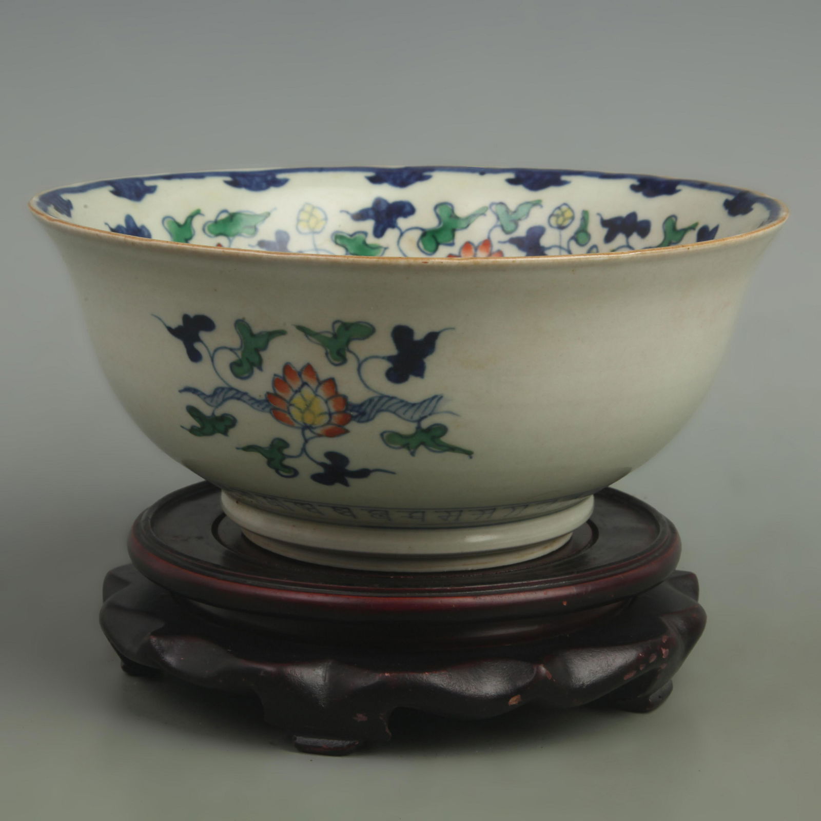 A FINE DOUCAI COLOR FLOWER PATTERN PORCELAIN BOWL (1 of 6)