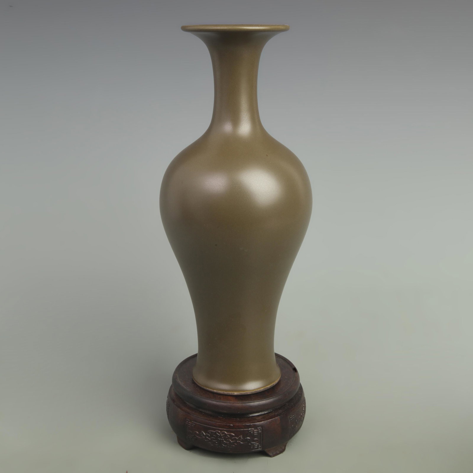A TEA COLOR GLAZED PORCELAIN BOTTLE (1 of 5)