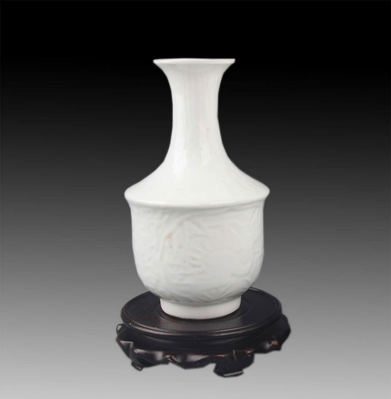 A FINE GUAN KILN WHITE COLOR GLAZED BIRD PATTERN PORCELAIN BOTTLE (1 of 7)