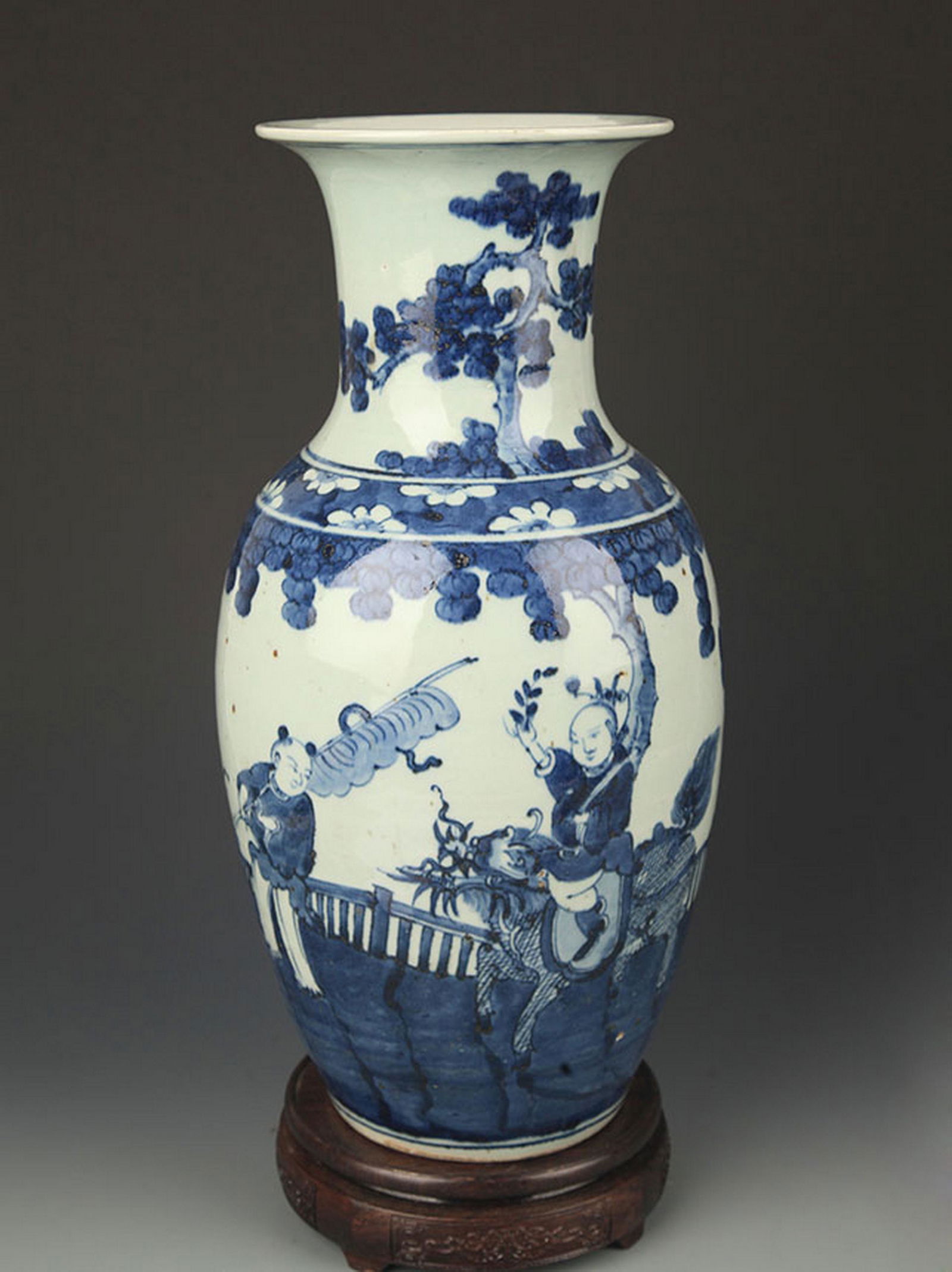 BLUE AND WHITE STORY PATTERN PORCELAIN VASE (1 of 5)