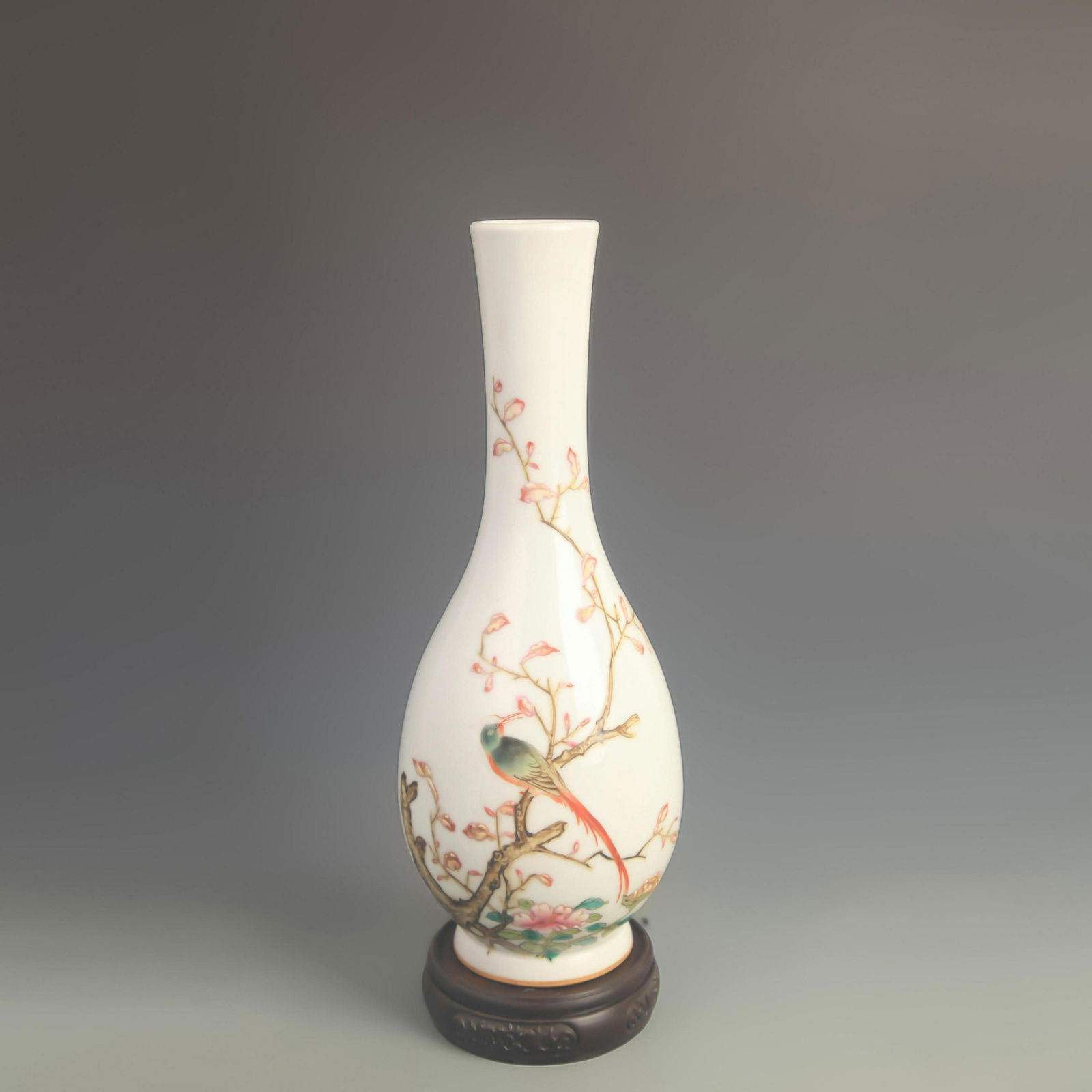A FINE ENAMEL COLOR FLOWER AND BIRD PATTERN VASE (1 of 5)
