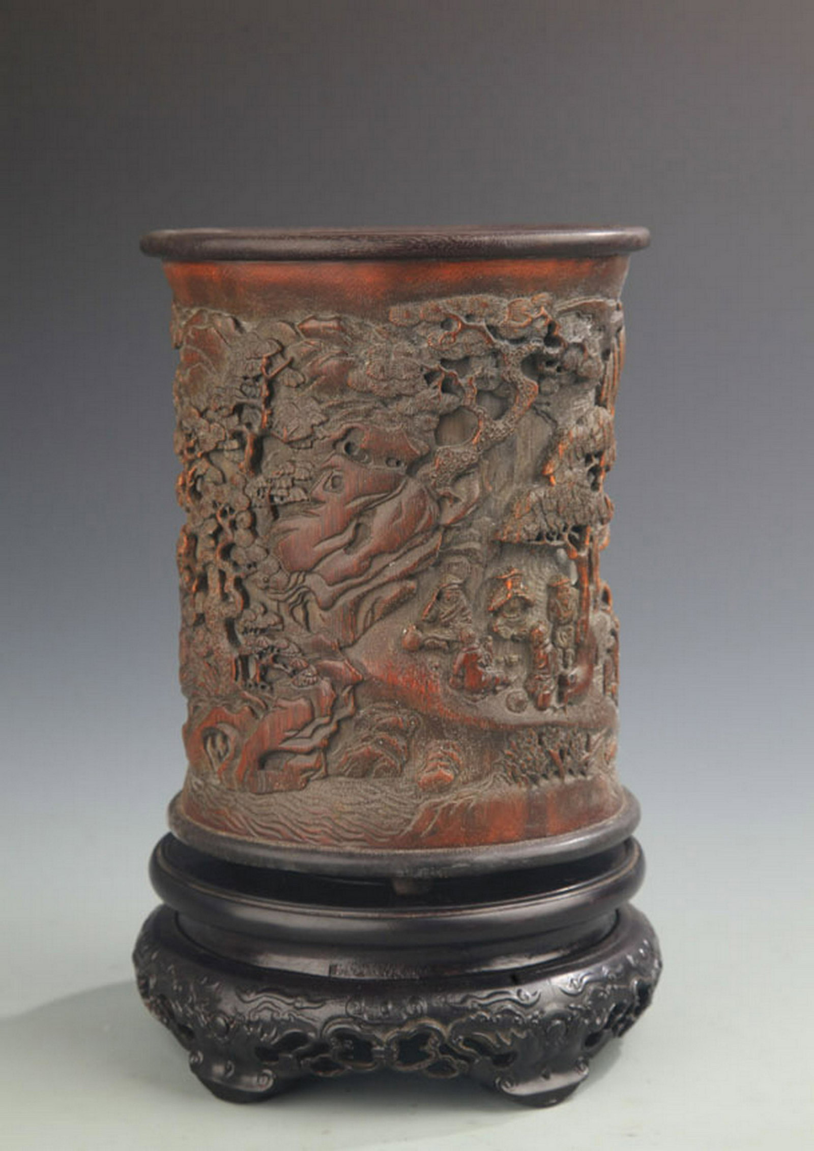 RARE BAMBOO CARVING BUSH HOLDER: Qing Dynasty, High: 7.75 inch; Diameter:6.25 inch