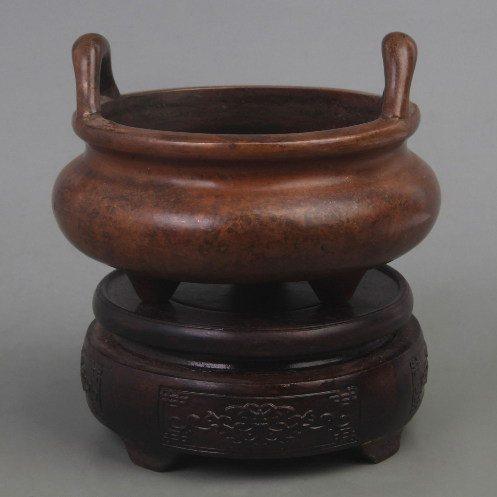 A FINE XUAN DE STYLE THREE FOOT BRONZE CENSER (1 of 4)