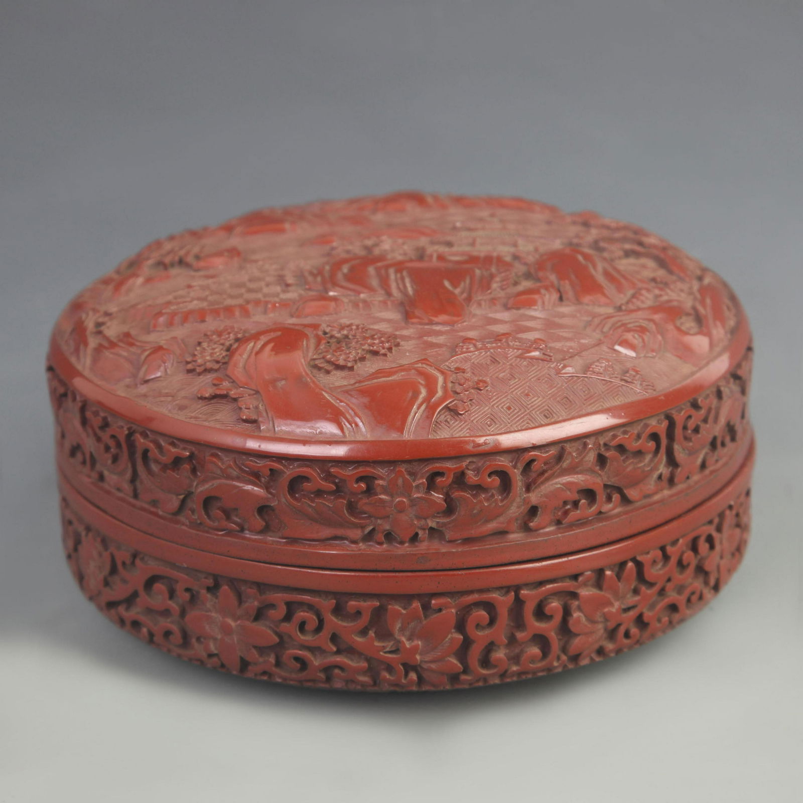 A FINE FLOWER PATTERN CARVED CARVED LACQUER BOX WITH COVER (1 of 5)