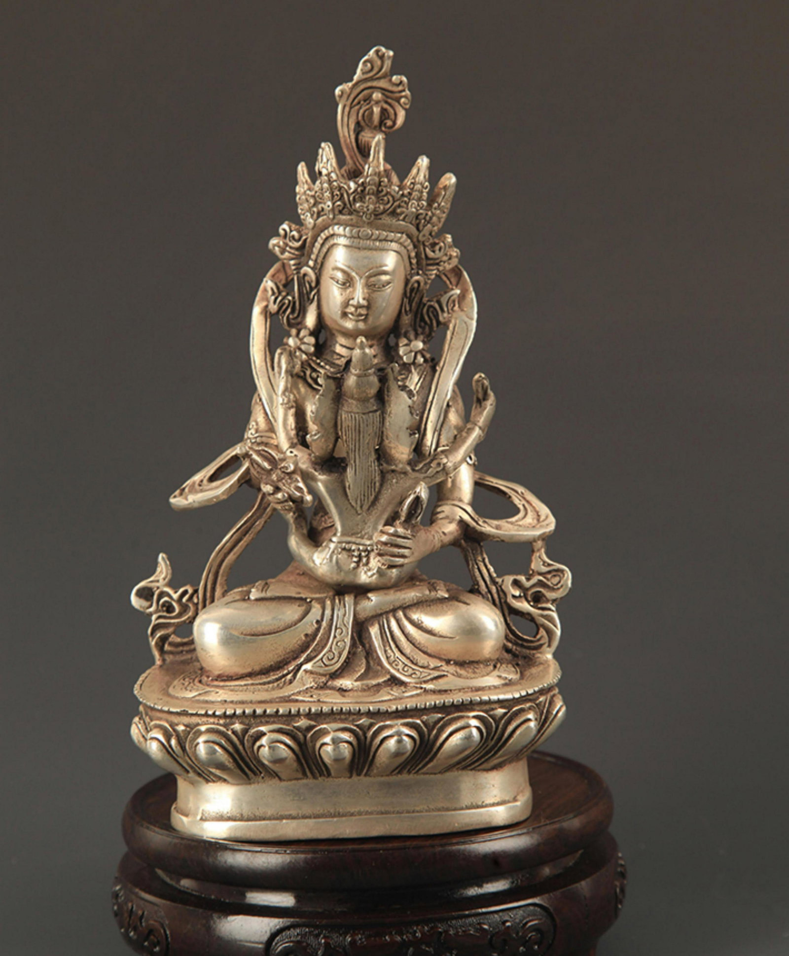 A TIBETAN BUDDHISM BRONZE MANDKESVARA FIGURE: 20th Century, High: 6.75 inch; Width: 4.0 inch