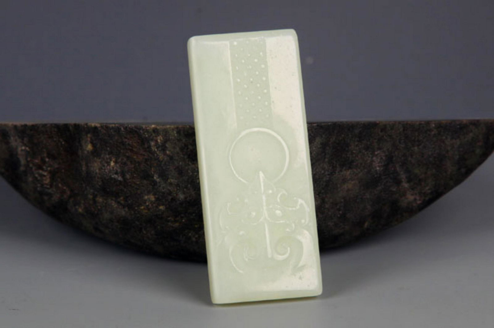 A FINELY CARVED HETIAN PALE CELADON JADE PENDANT PENDANT: Modern, High:3.0 inch; Width:1.0 inch