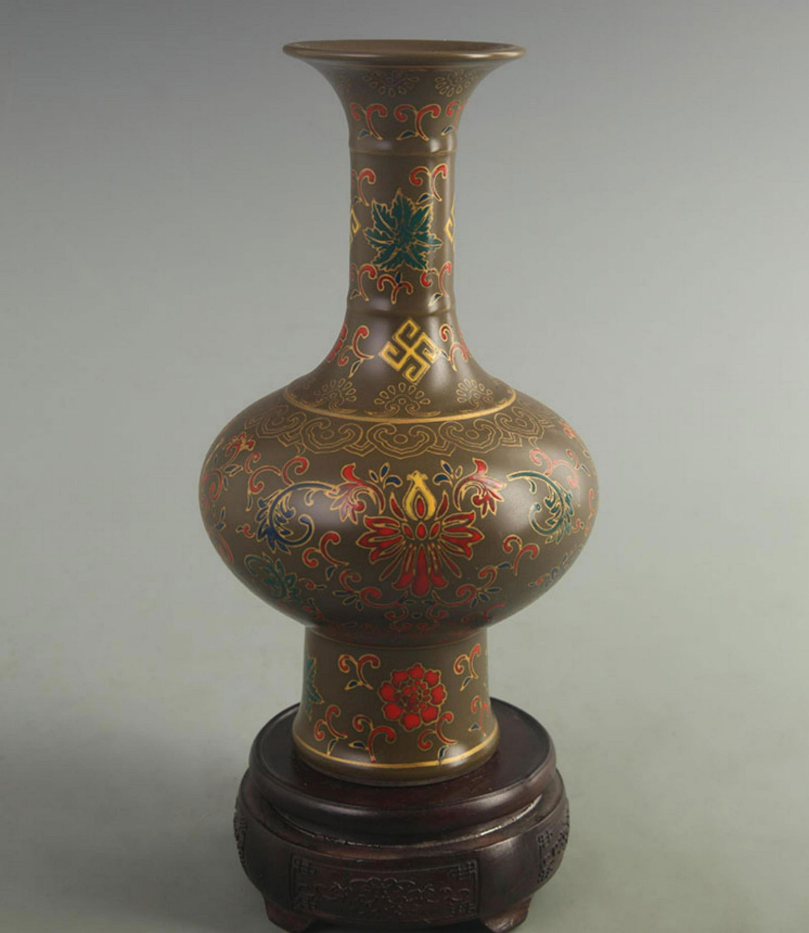 A FINE TEA COLOR GLAZED LONG NECK PORCELAIN BOTTLE (1 of 5)