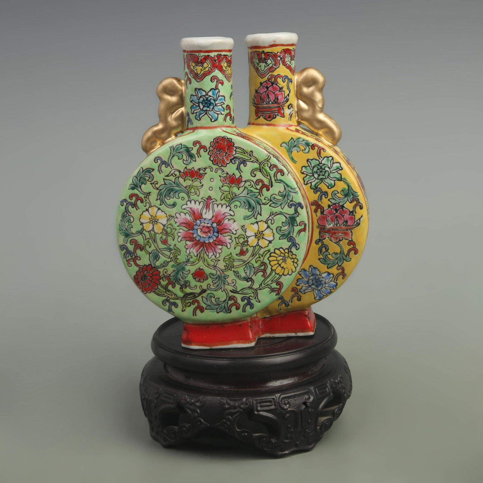 FAMILLE ROSE FLOWER PATTERN PORCELAIN FLAT BOTTLE (1 of 5)