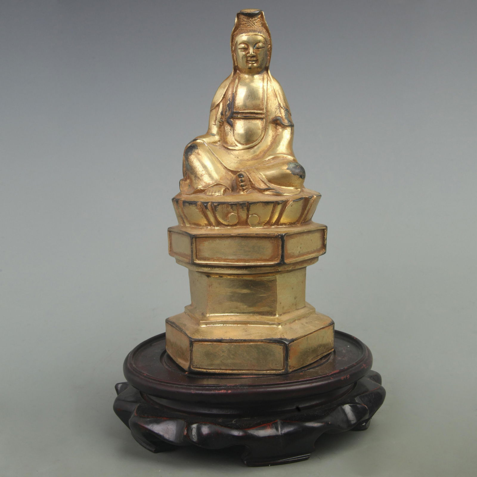 A FINE BRONZE GUAN YIN STATUE (1 of 6)