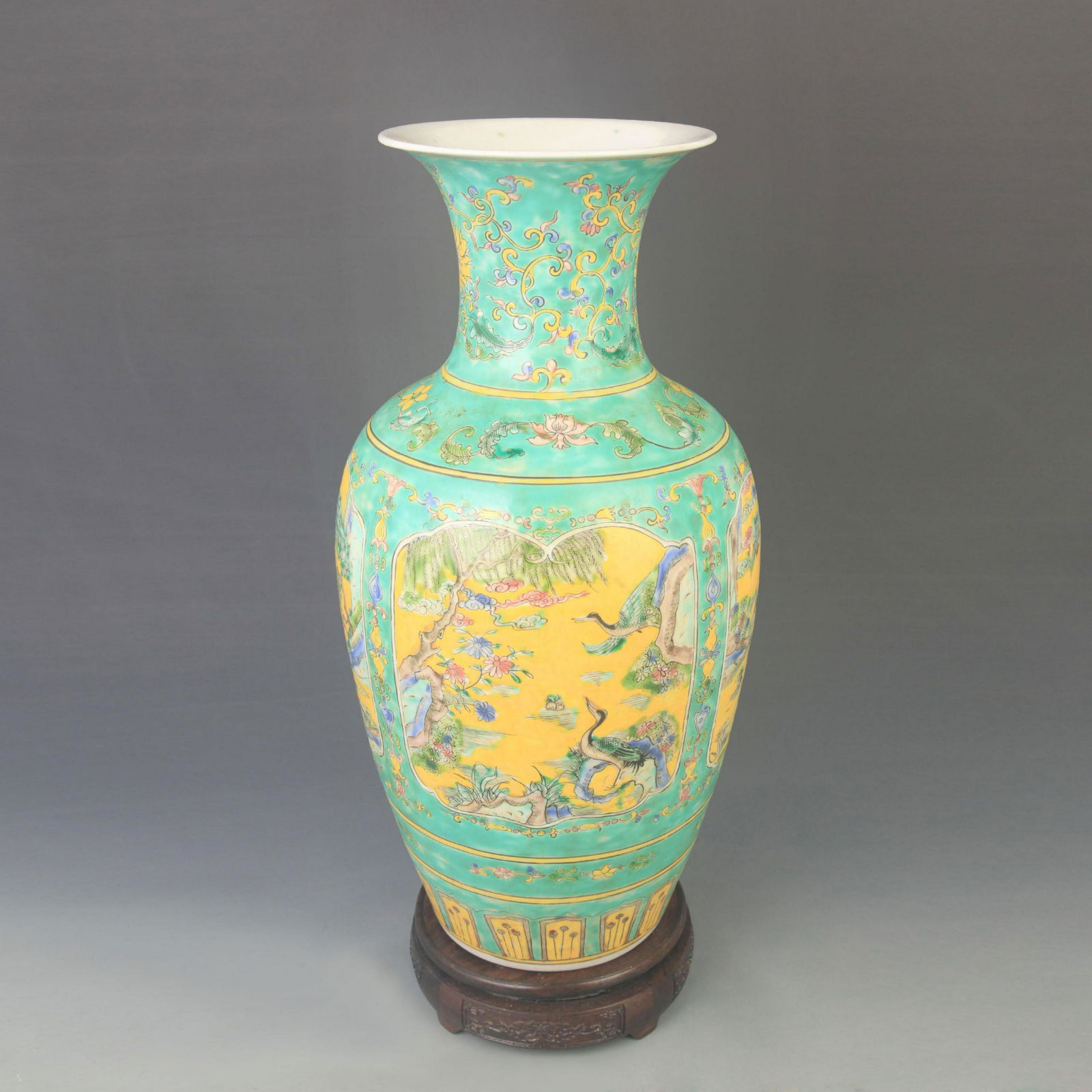 A GREEN GROUND ANIMAL PATTERN PORCELAIN VASE (1 of 6)