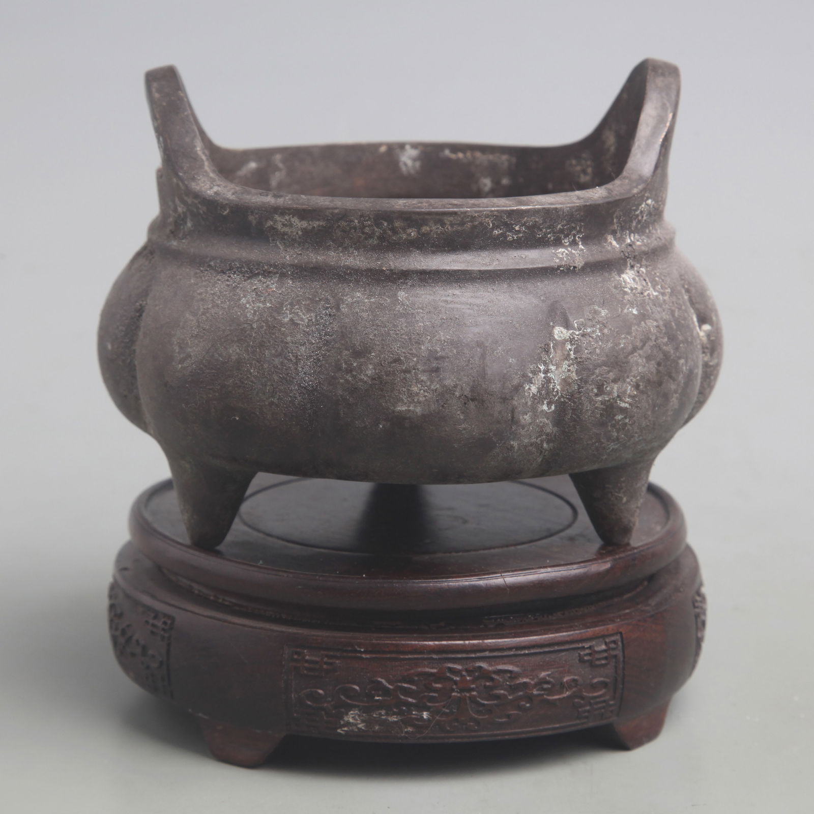 A FINE SUNFLOWER PATTERN BRONZE INCENSE BURNER (1 of 4)
