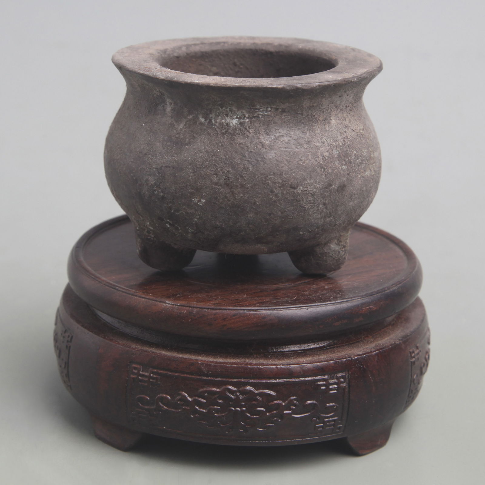 A FINE SMALL THREE FOOT BRONZE CENSER (1 of 4)