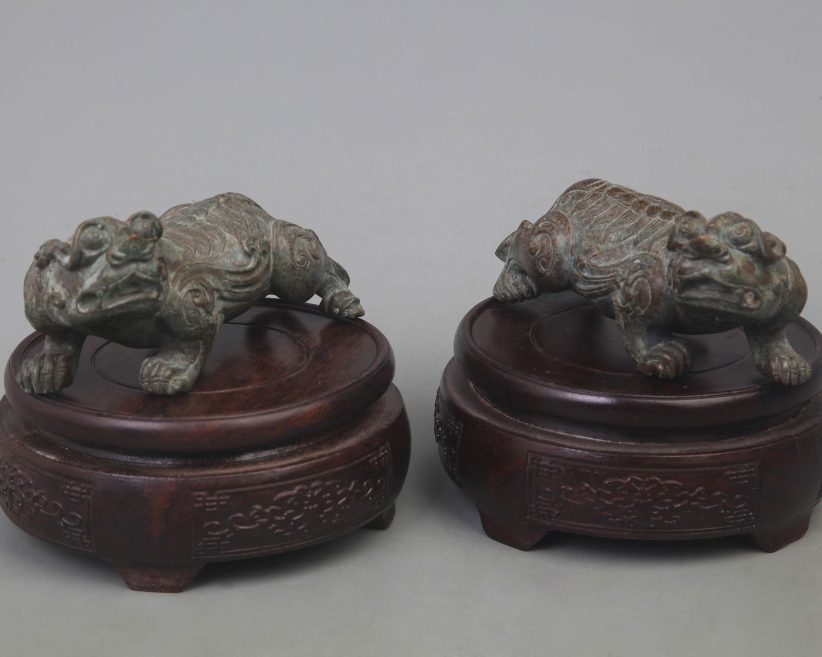 PAIR OF BRONZE MADE AUSPICIOUS BEAST PAPERWEIGHTS (1 of 9)