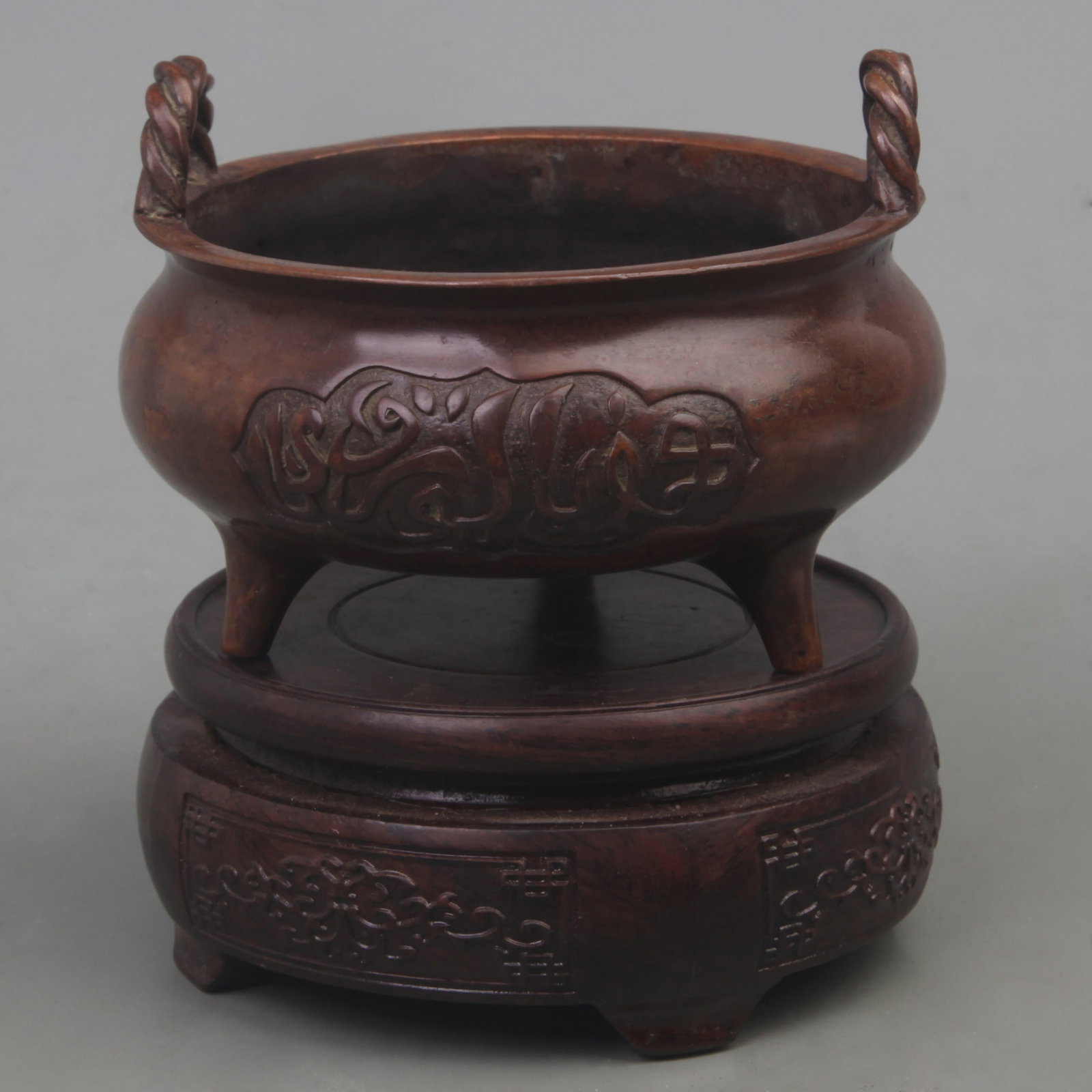 A FINE XUAN DE STYLE FINELY CARVED THREE FOOT CENSER: Ming Dynasty Style,Diameter: 4.3 inch; High: 3.3 inch