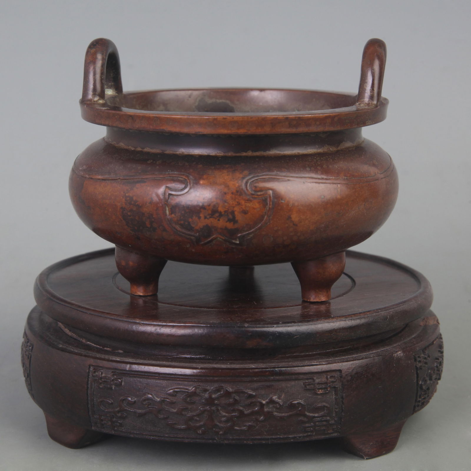 A FINE DOUBLE EAR THREE FOOT  BRONZE CENSER (1 of 5)