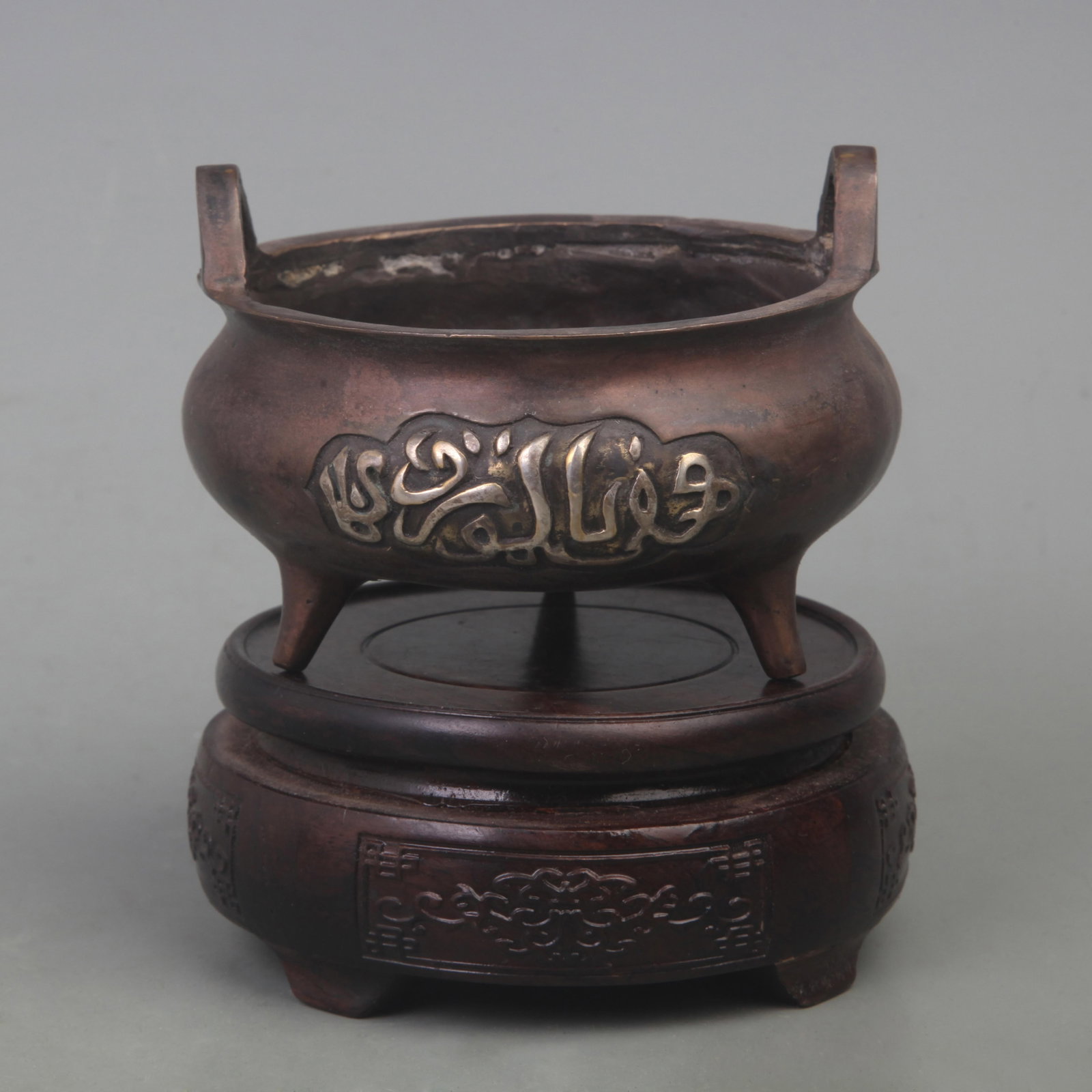 A FINELY CARVED BRONZE MADE THREE FOOT CENSER: Ming Dynasty Style, Diameter: 4.3 inch; High: 3.2 inch