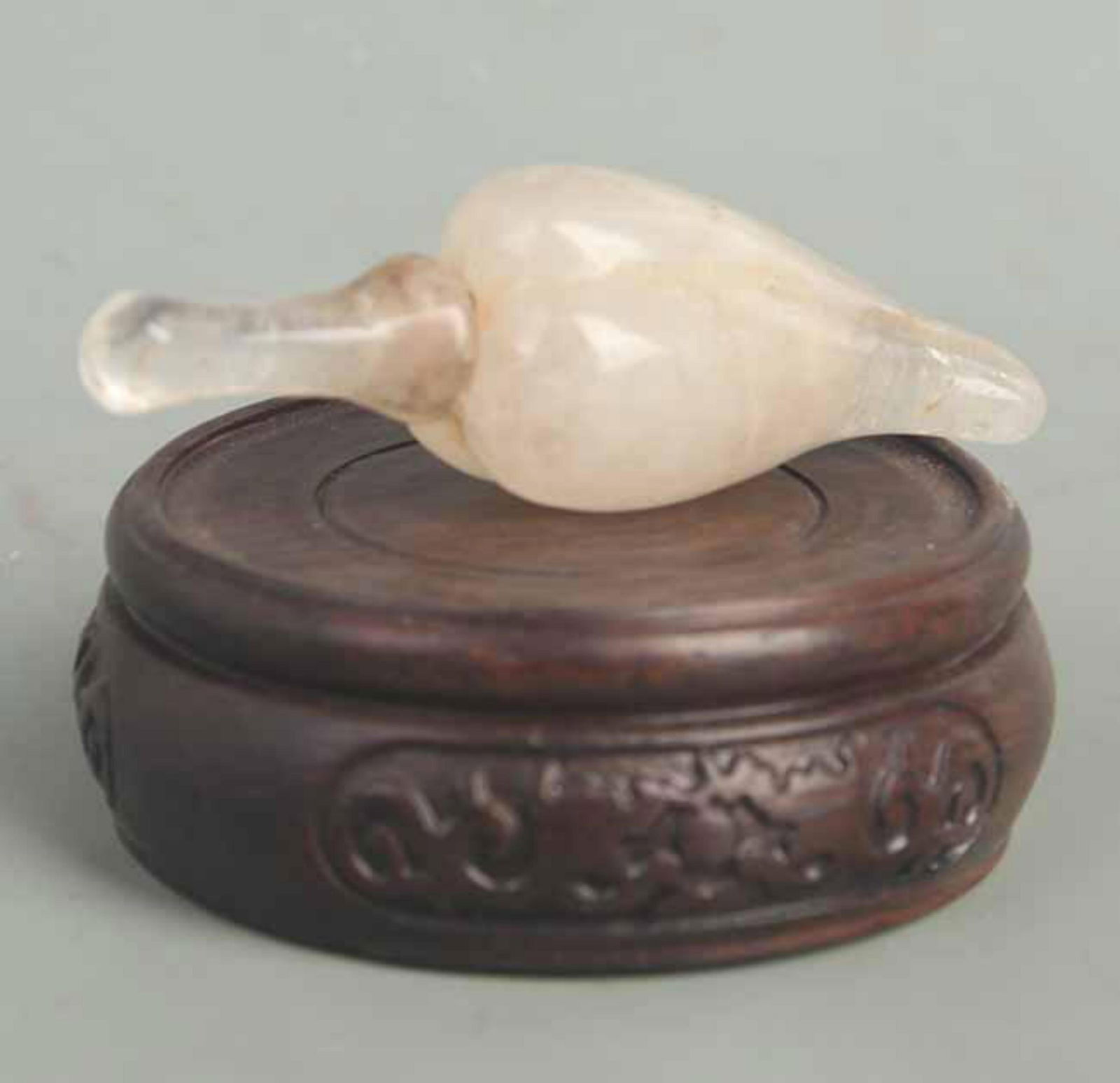 A FINE CRYSTAL MADE SNUFF BOTTLE (1 of 4)