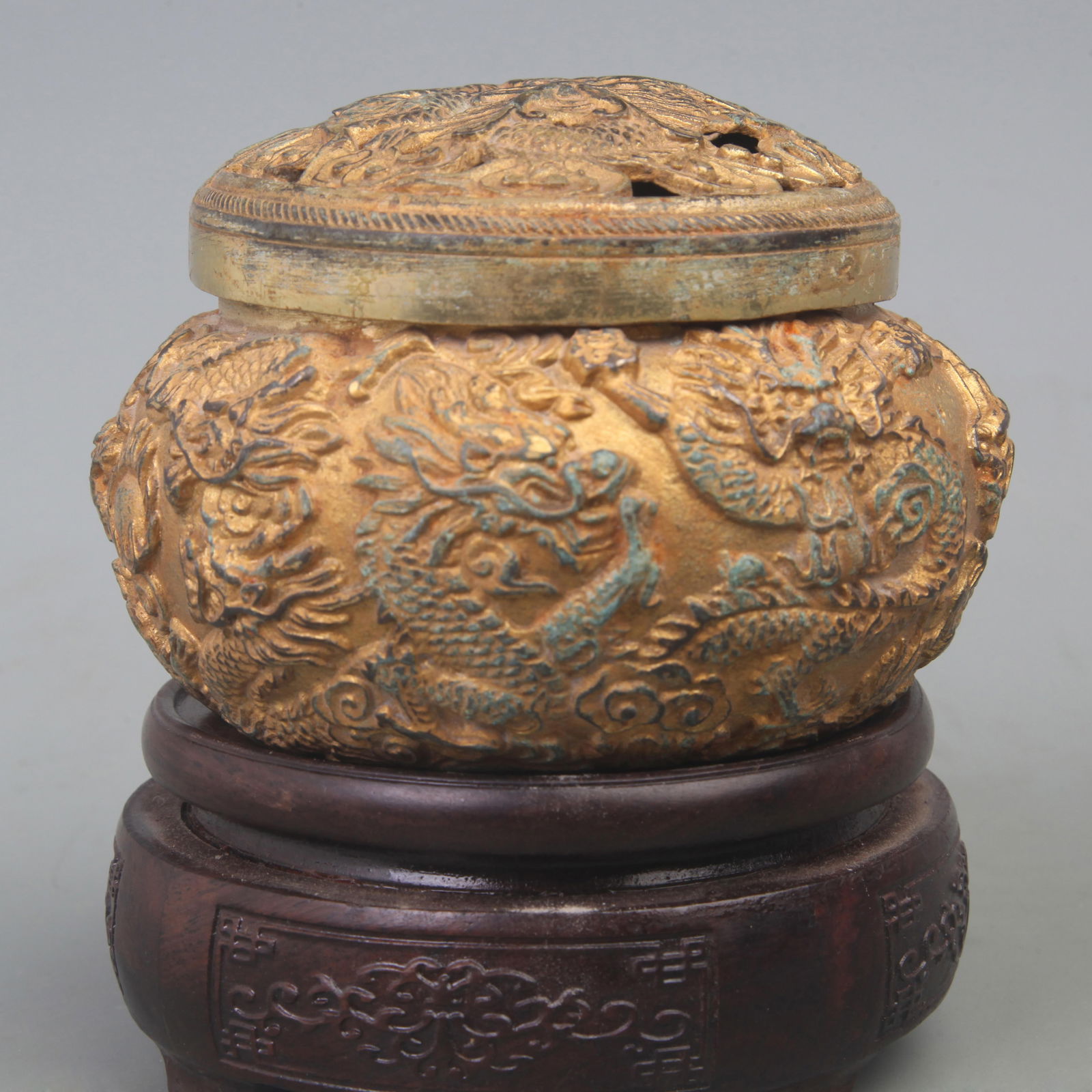 A FINE GILT BRONZE DRAGON PATTERN INCENSE BURNER (1 of 5)