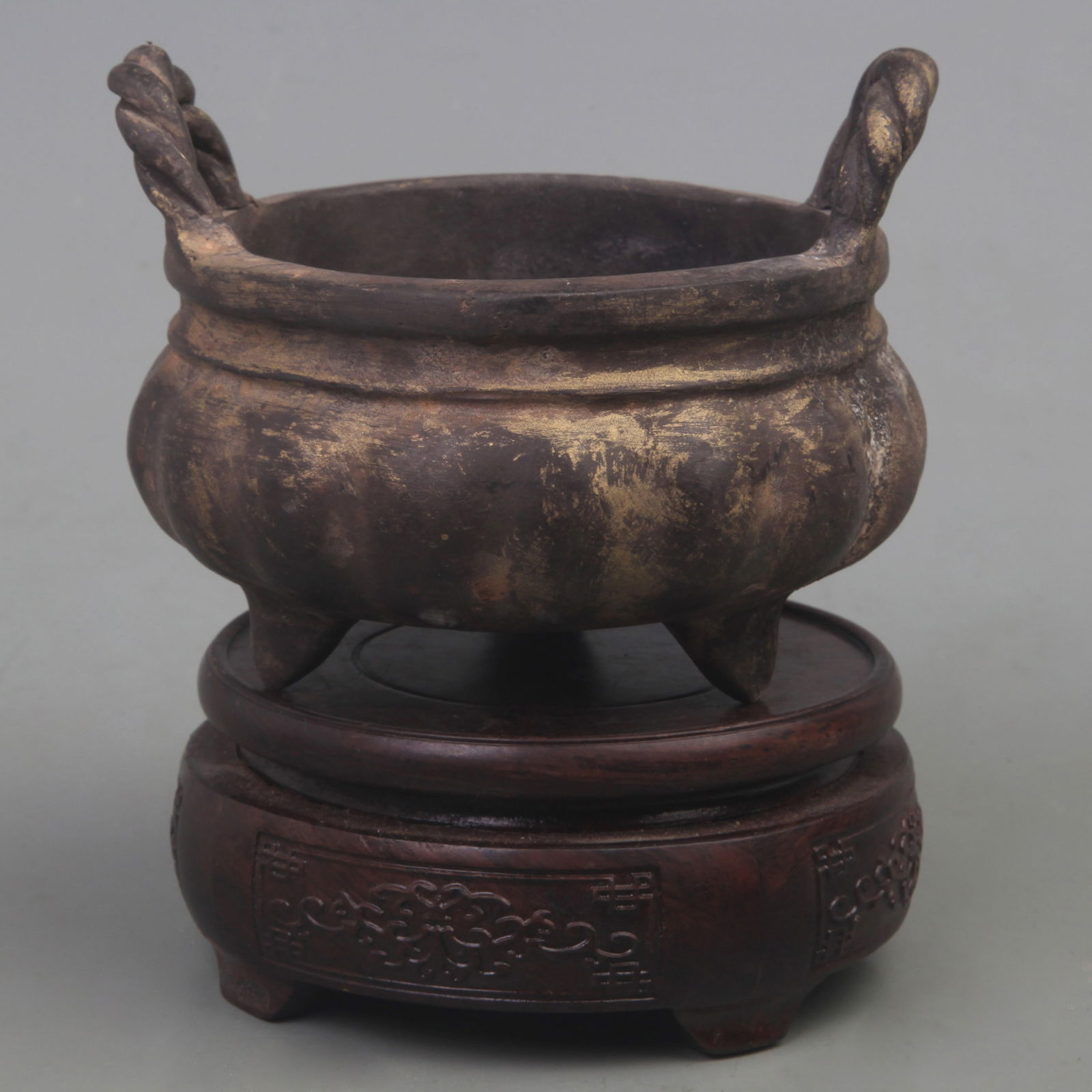 A FINE XUAN DE STYLE GILT BRONZE THREE FOOT  BRONZE CENSER (1 of 4)