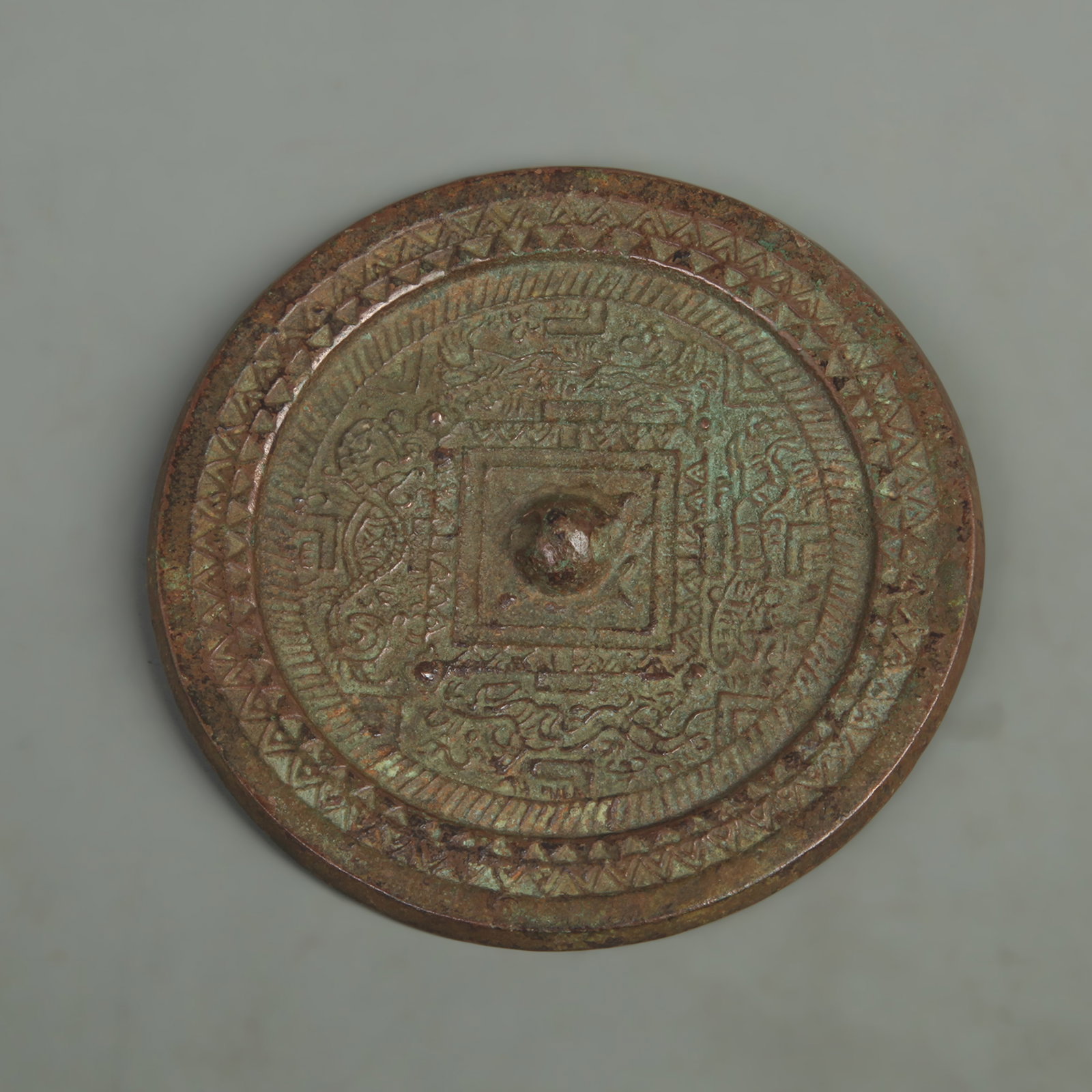 WARRING STATES PERIOD STYLE BRONZE MIRROR: Warring Stage Period Style; Diameter:4 inch