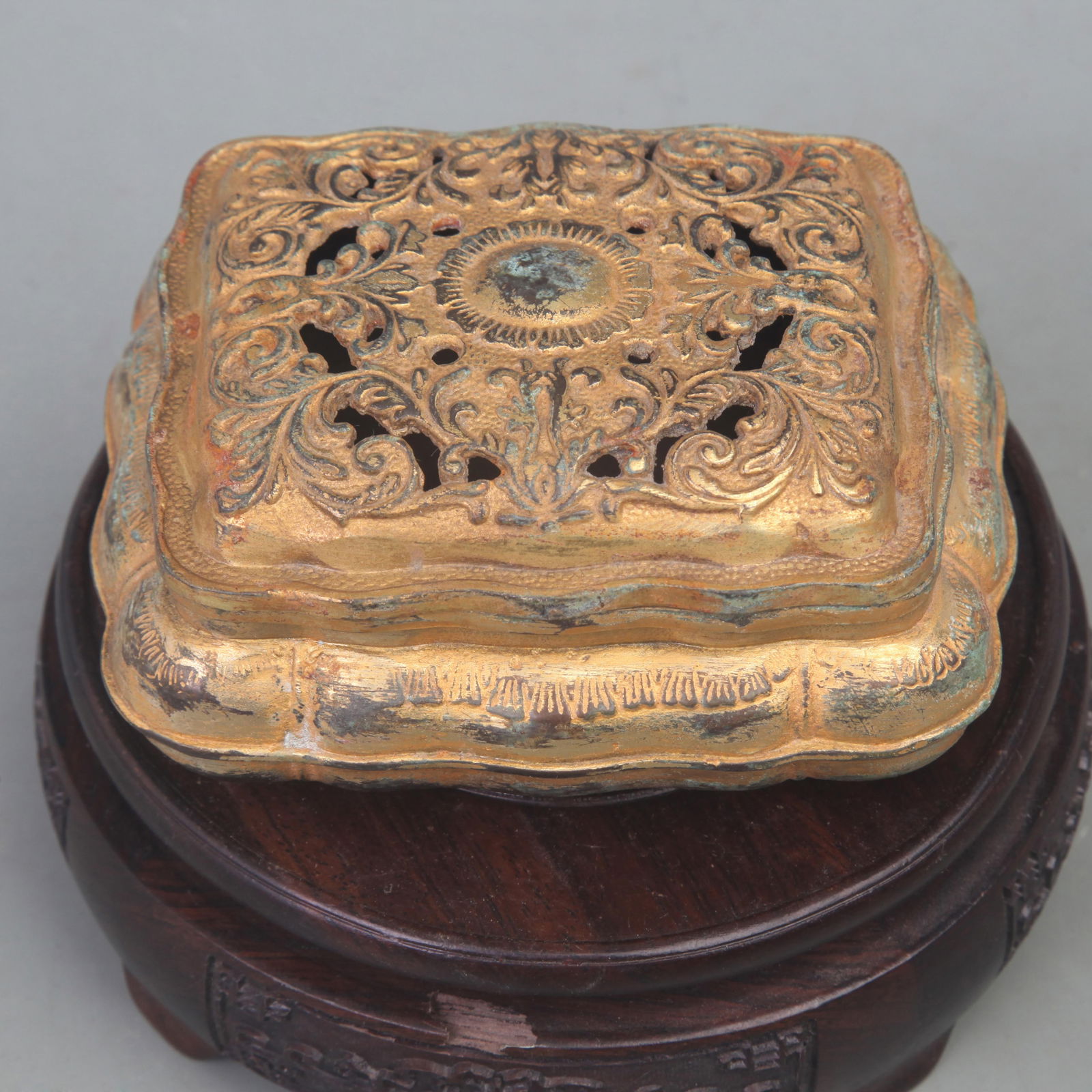 THREE LEGS GILDED BRONZE INCENSE BURNER (1 of 4)