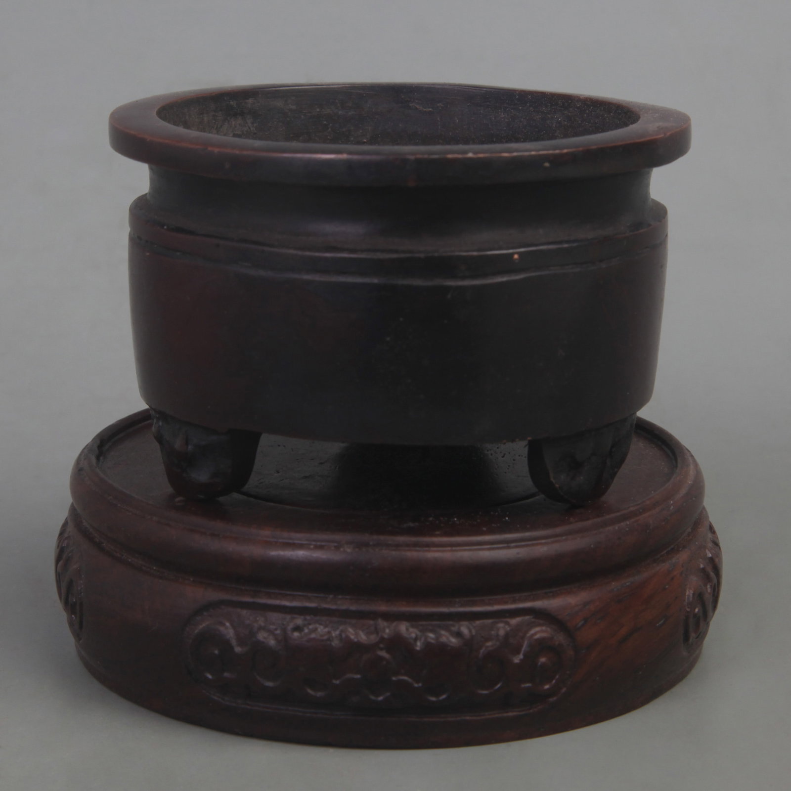 A XUAN DE STYLE ROUND THREE FOOT CENSER: Ming Dynasty Style, Diameter: 3.1 inch; High: 2 inch