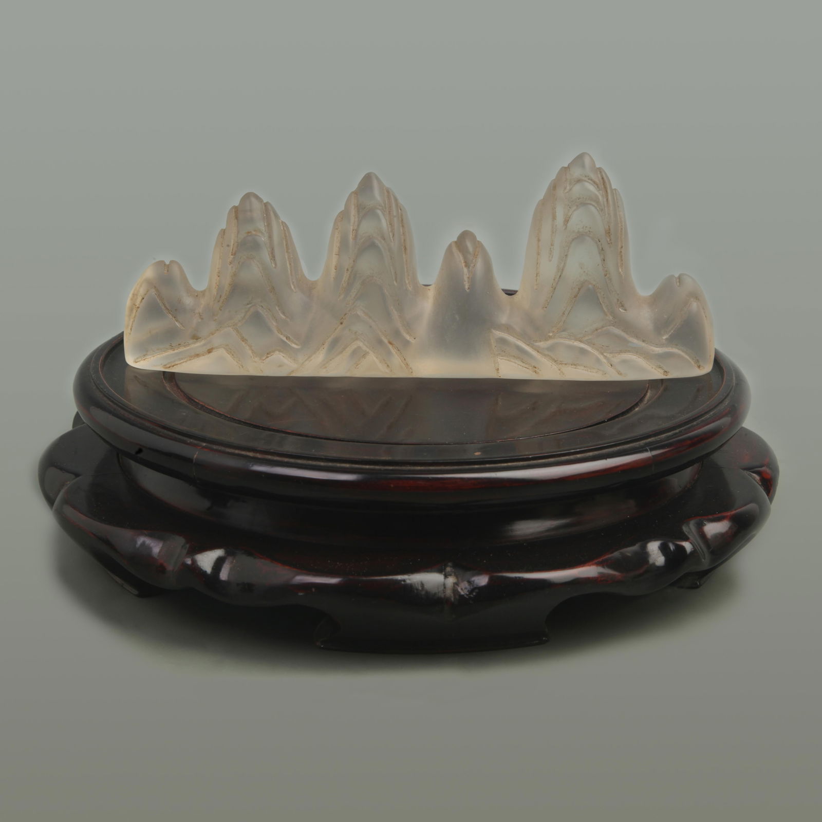 A RARE CARVED CRYSTAL MADE MOUNTAIN SHAPED PEN HOLDER (1 of 5)