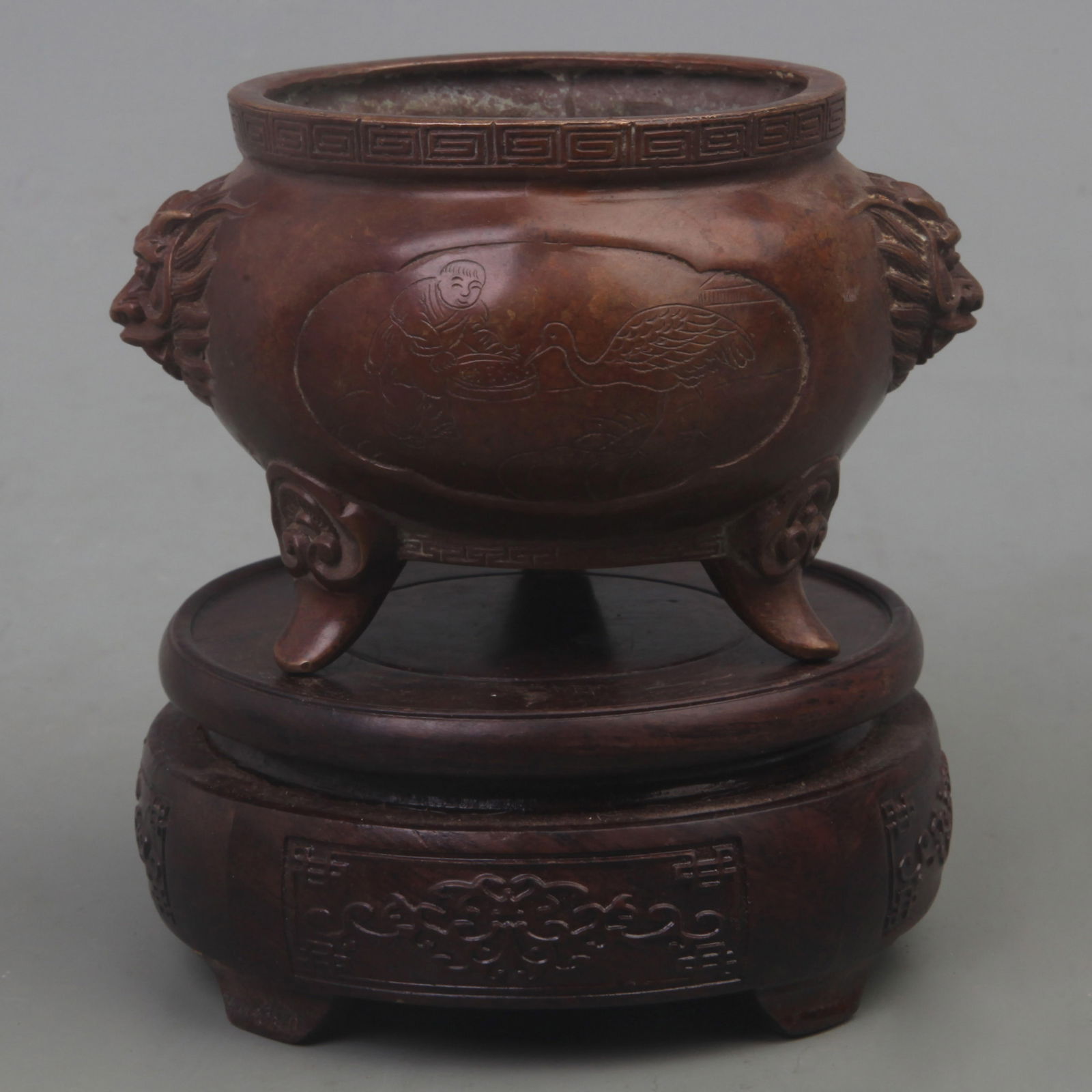 A FINE LION EAR PATTERN THREE FOOT  BRONZE CENSER (1 of 4)