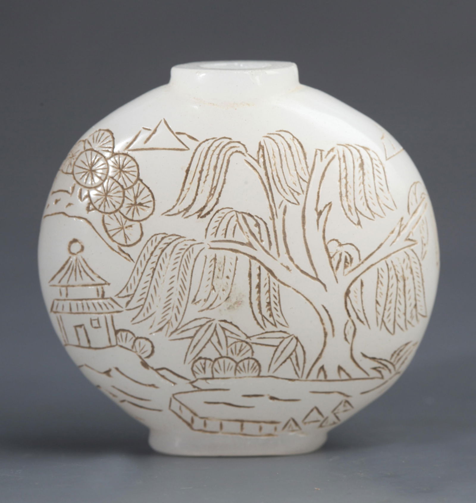 A FINELY CARVED WHITE JADE SNUFF BOTTLE WITHOUT COVER (1 of 3)