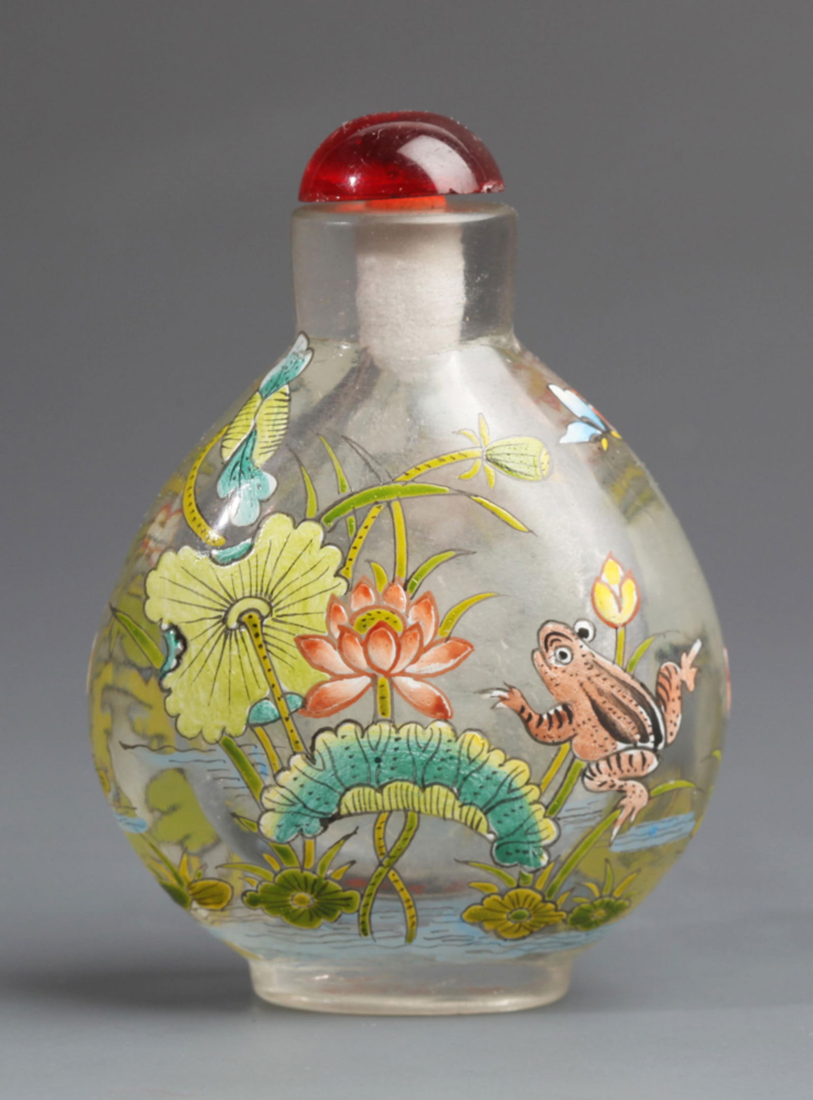A FINE GLASS MADE SNUFF BOTTLE (1 of 3)