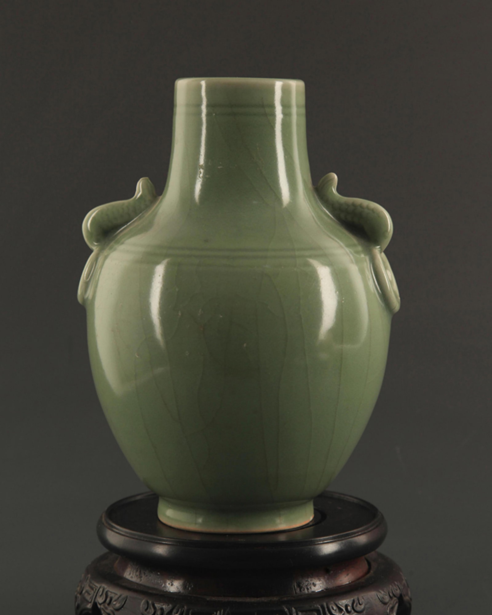 A FINE LONG QUAN KILN PORCELAIN VASE: Ming Dynasty Style, High: 7.5 inch; Diameter: 2.0 inch
